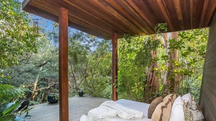 La propiedad también cuenta con un jardín de verduras plantado por el mismo Carrey, y una plataforma en un árbol para la meditación. (Sotheby's International Realty)