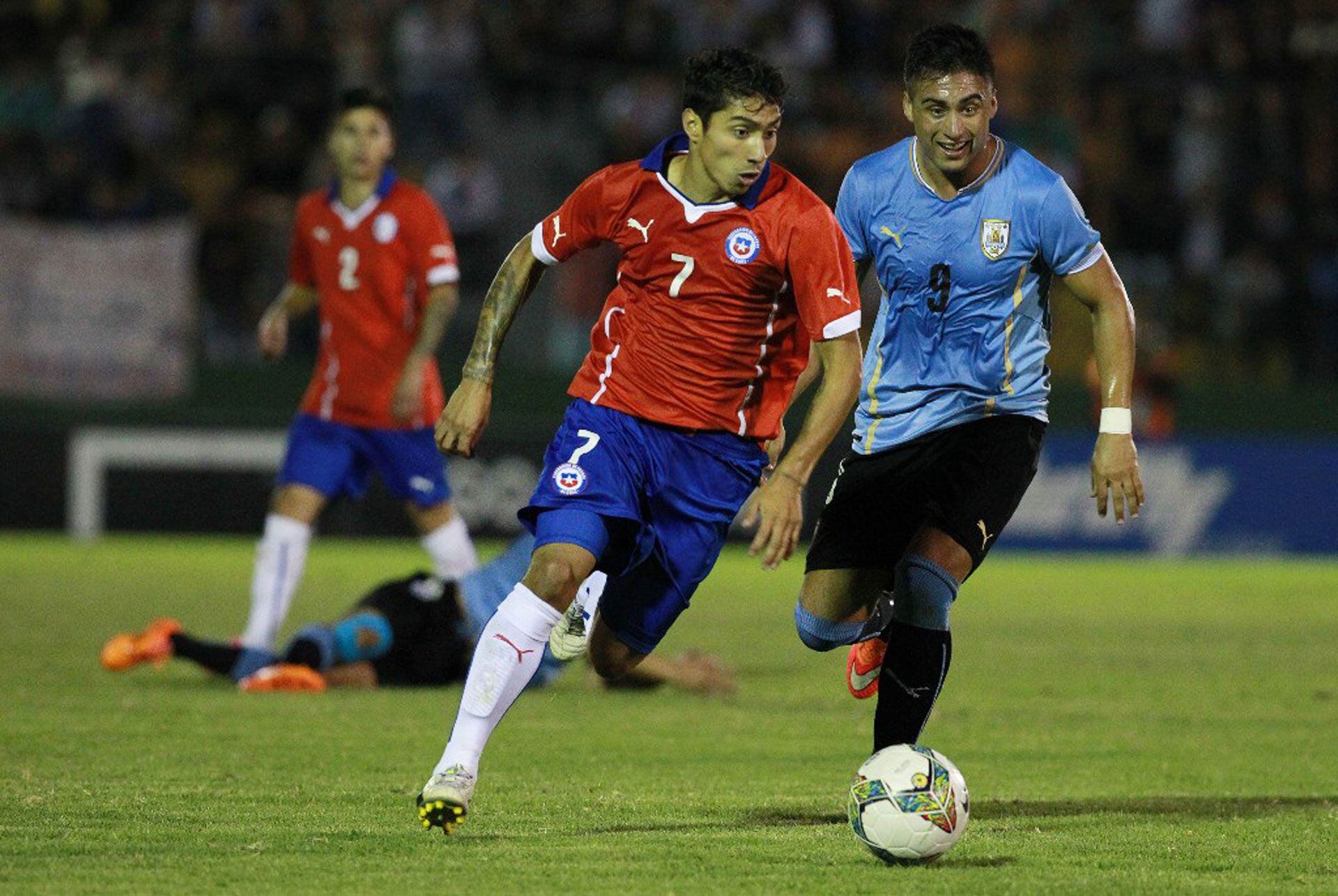 Luciano Cabral con la camiseta de la selección de Chile sub 20. - créditos: Agencias