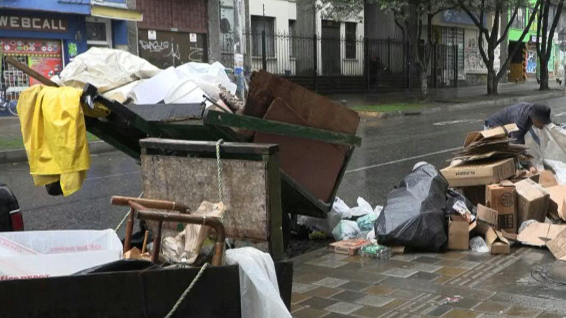 Así se ve el reciclaje callejero en Colombia - crédito Zina Desmazes/AFP