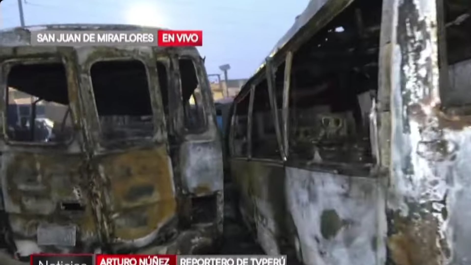 Buses terminan calcinados. (Foto: Captura de pantalla)