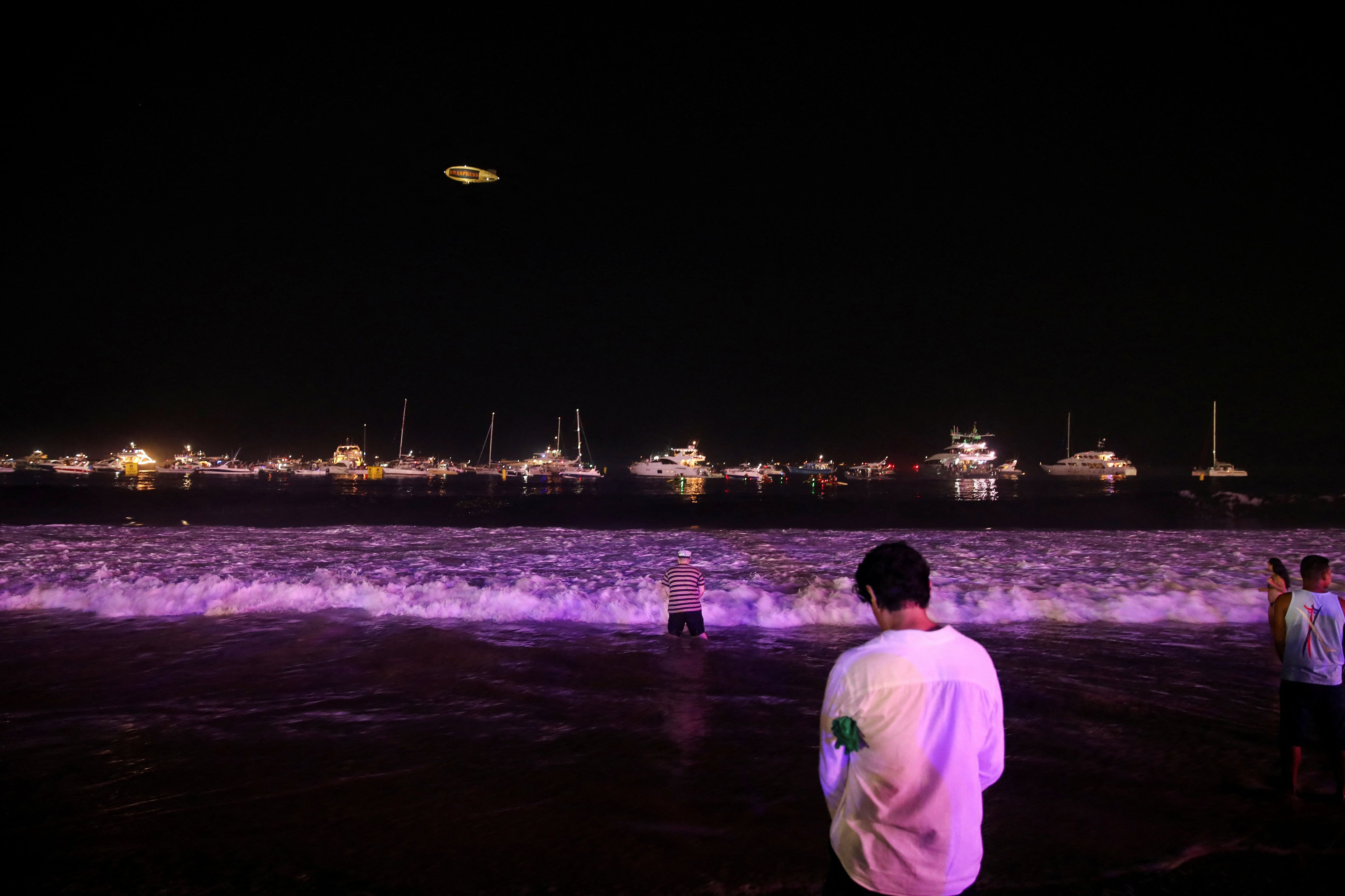 El show de Madonna a orillas del agua en Copacabana (REUTERS/Lucas Landau)