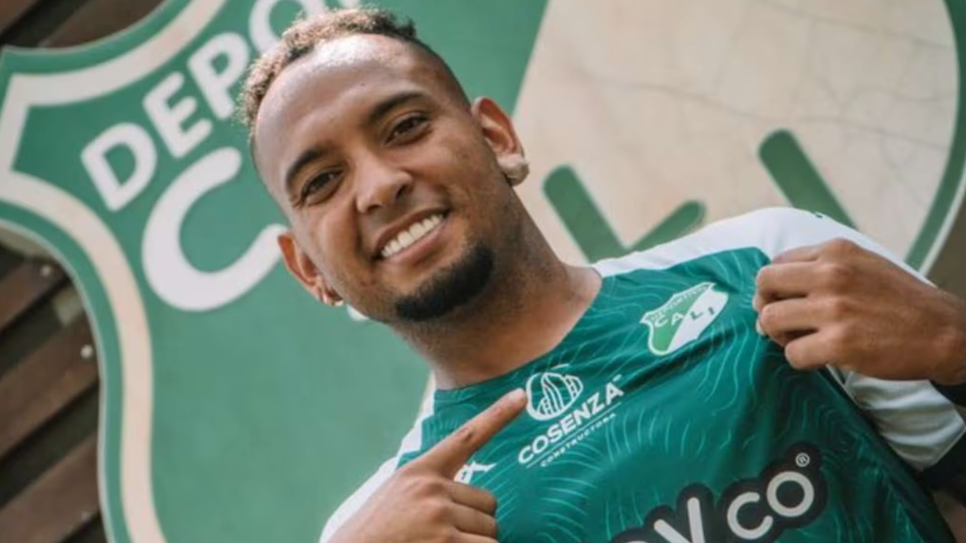 El futbolista con paso en Atlético Nacional y Junior de Barranquilla ya está listo para debutar con su nuevo equipo en la Liga BetPlay 2024-I - crédito Deportivo Cali Oficial