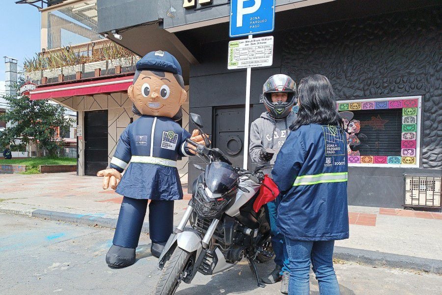 Zona de Parqueo Pago en Modelia