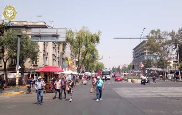 MArcha de la CNTE avanza por la avenida México-Tenochtitlán hacia el Zócalo.,