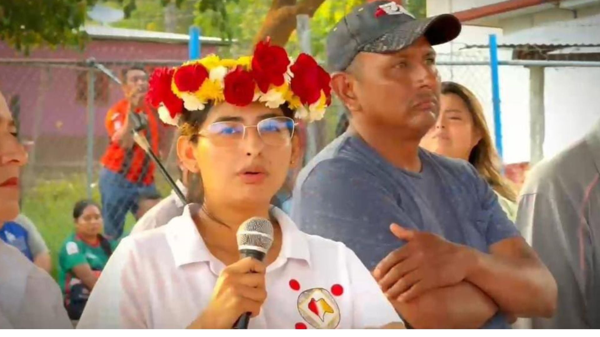 La candidata se encontraba en un evento de campaña cuando inició el ataque. (X/@GabyCoutino)