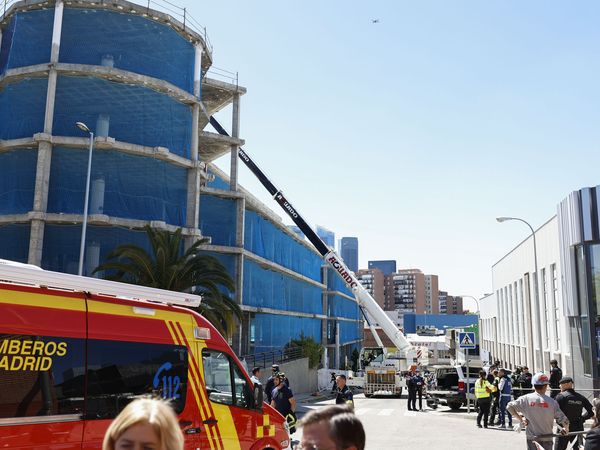 Un colombiano perdió la vida cuando se derrumbó un edificio en Madrid (España) - crédito Rodrigo Jiménez/EFE