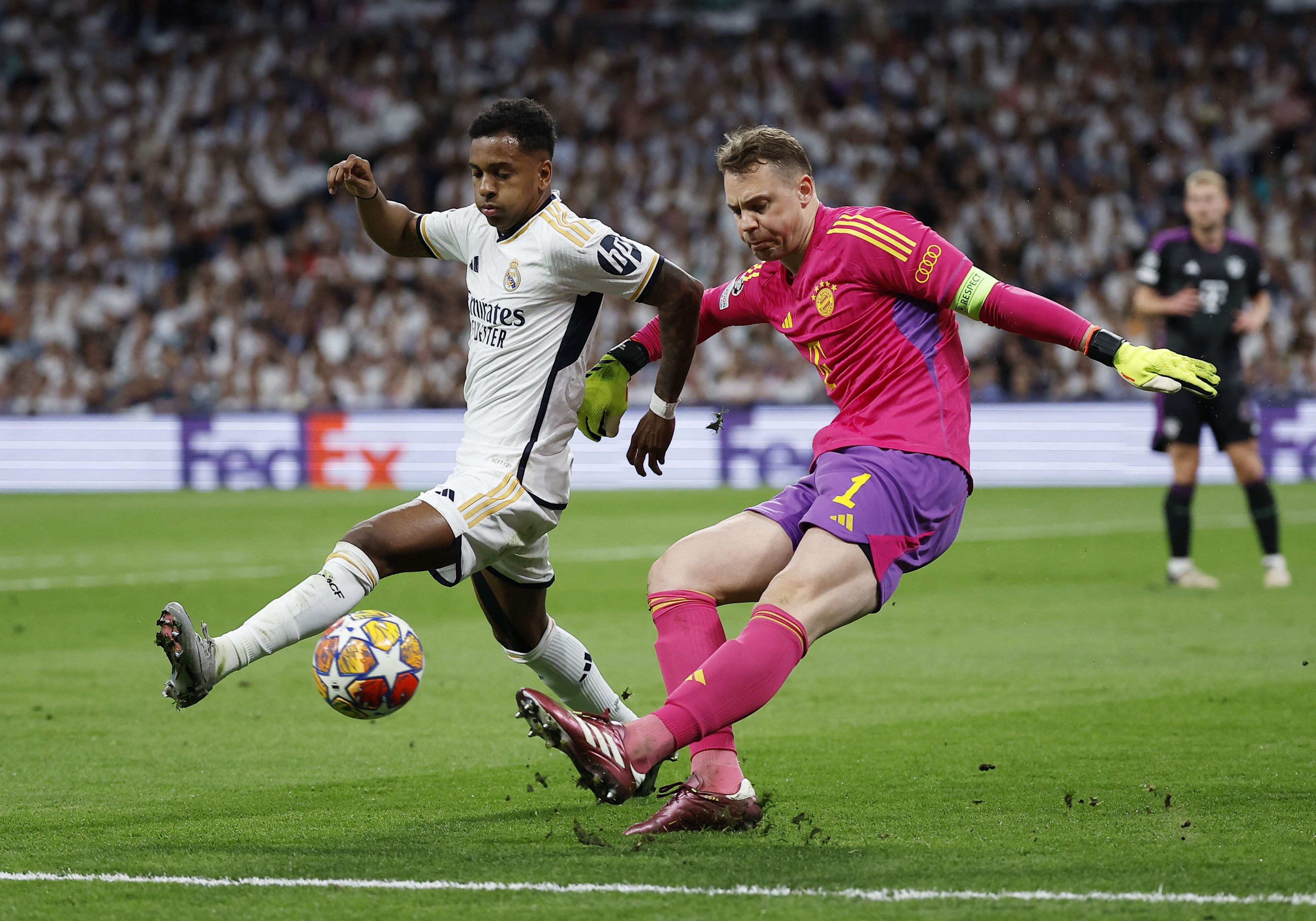 Rodrygo y Neuer (REUTERS/Juan Medina)