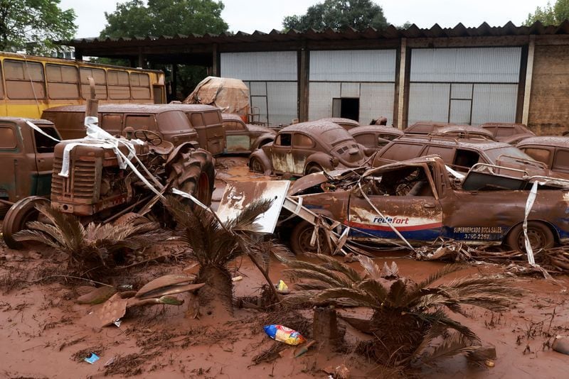 Vista de los vehículos dañados por las inundaciones, en Encantado, estado de Rio Grande do Sul, Brasil. 3 de mayo de 2024. REUTERS/Diego Vara