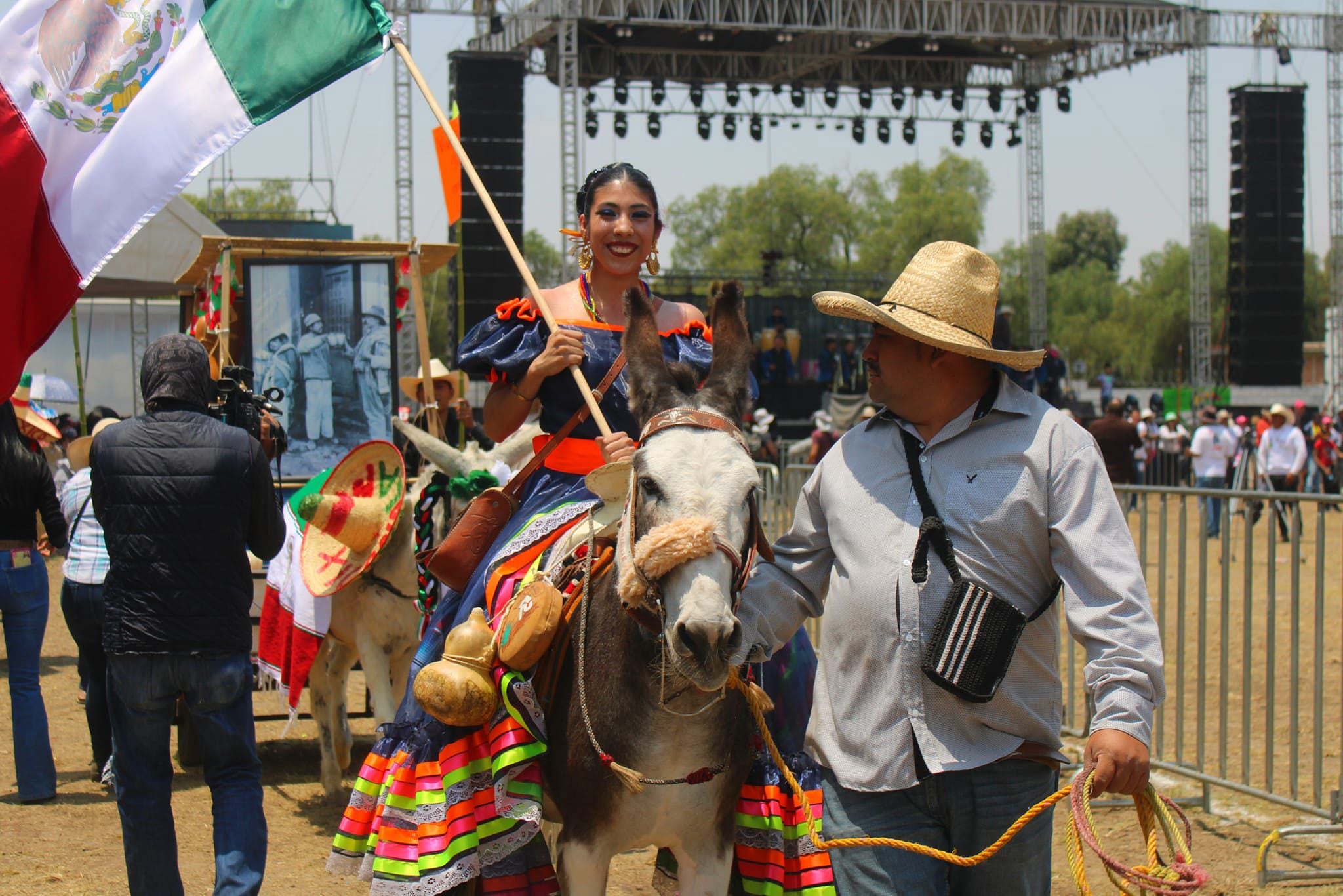 La felicidad invadió a todos los asistentes a la Feria.(Facebook/Feria Nacional del Burro Otumba 2024).

Burros, equinos, feria nacional del burro 2024, Otumba, México, disfraces, polo, animales, mascotas