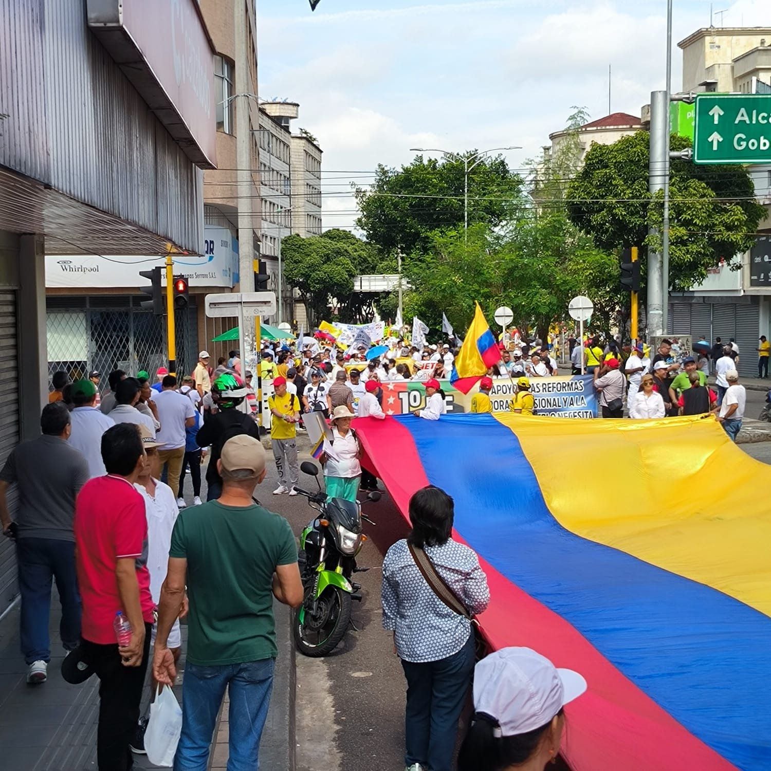 Bandera de Colombia en Bucaramanga - crédito Caracol Radio