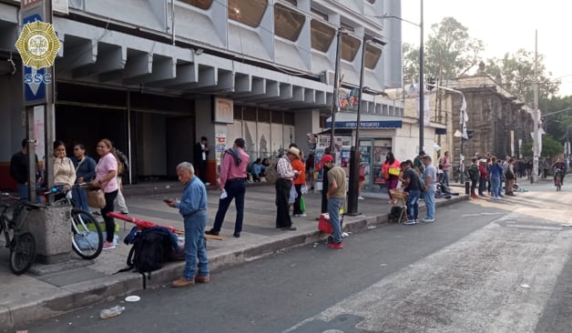 Maestros de la CNTE se concentran en el Metro San Cosme, de donde partirá la marcha hacia el Zócalo