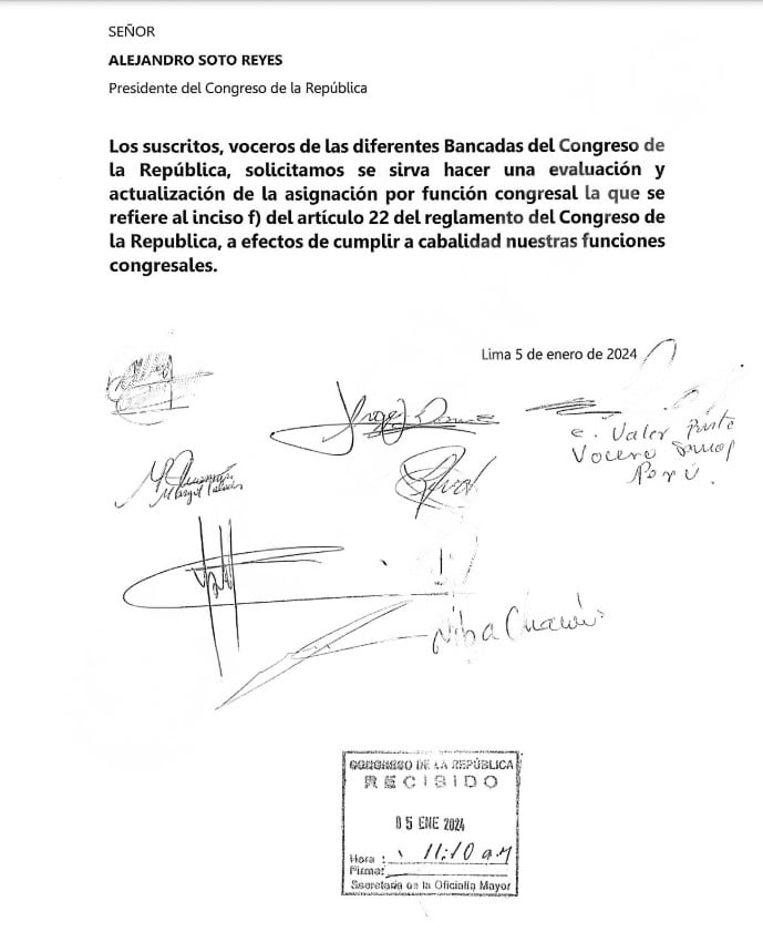 Firmas de los voceros que firmaron pedido para aumentarse el sueldo. El Comercio.