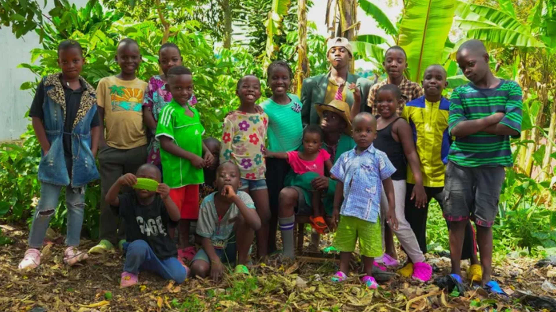 Niños de Uganda  - TikTok - Nansana Kids Foundation - Himno Nacional - Grupo 5 - 3 de mayo