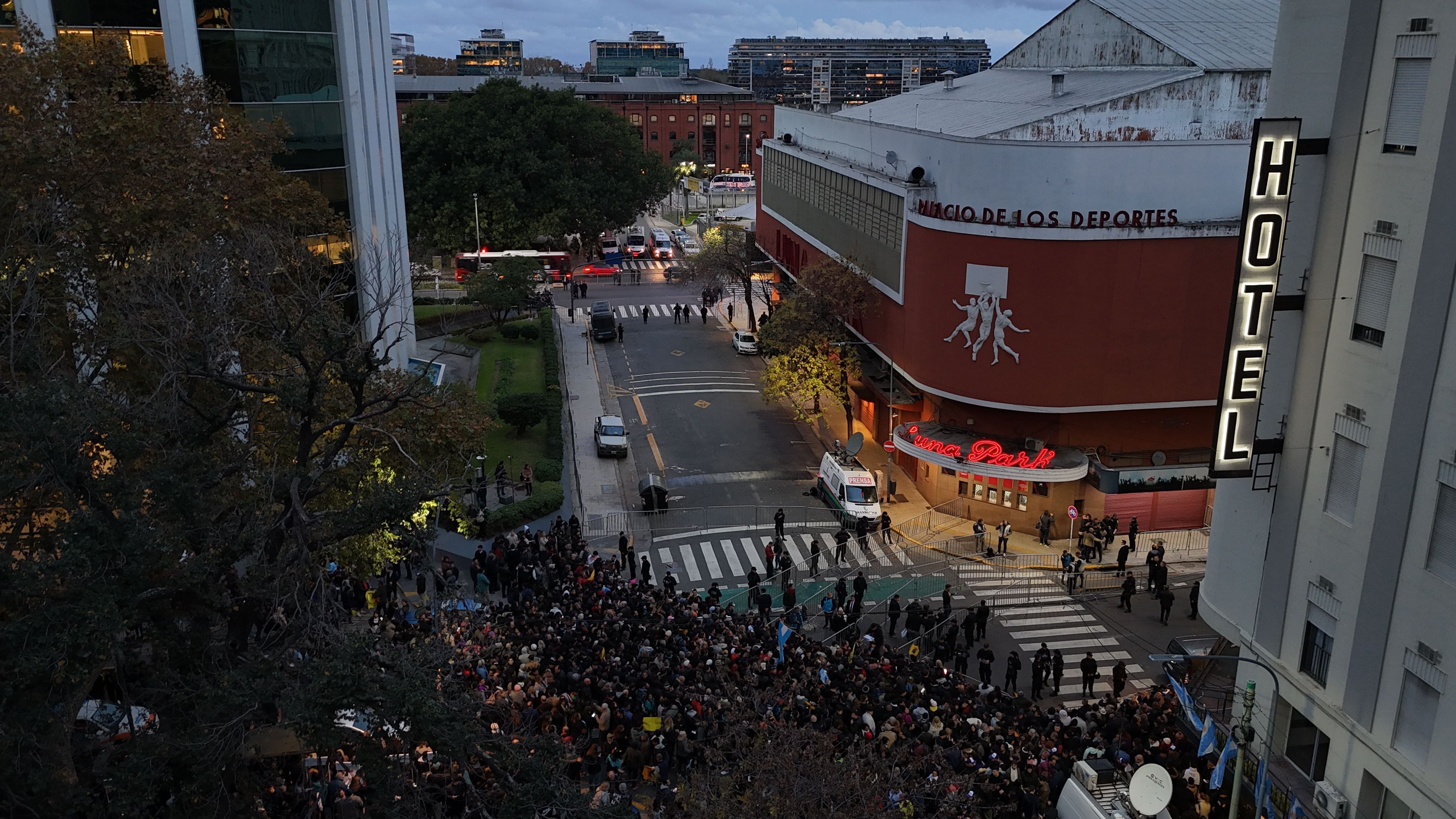 Presentación libro de Javier Milei en el Luna Park - Drone