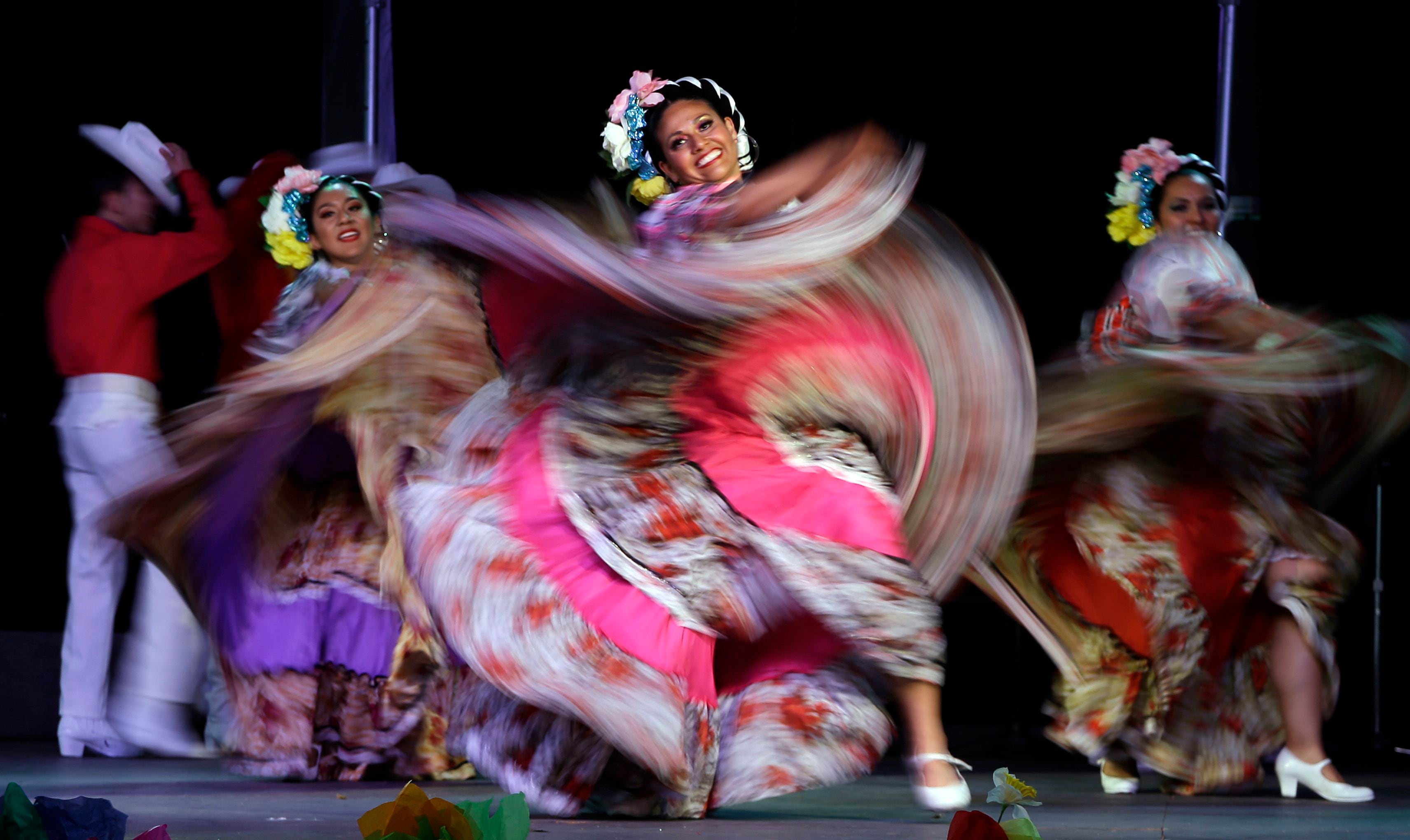 Entre desfiles en Puebla y festividades en Estados Unidos, el Cinco de Mayo es una jornada de reflexión cultural tanto como de celebración.
 (AP/Don Ryan)