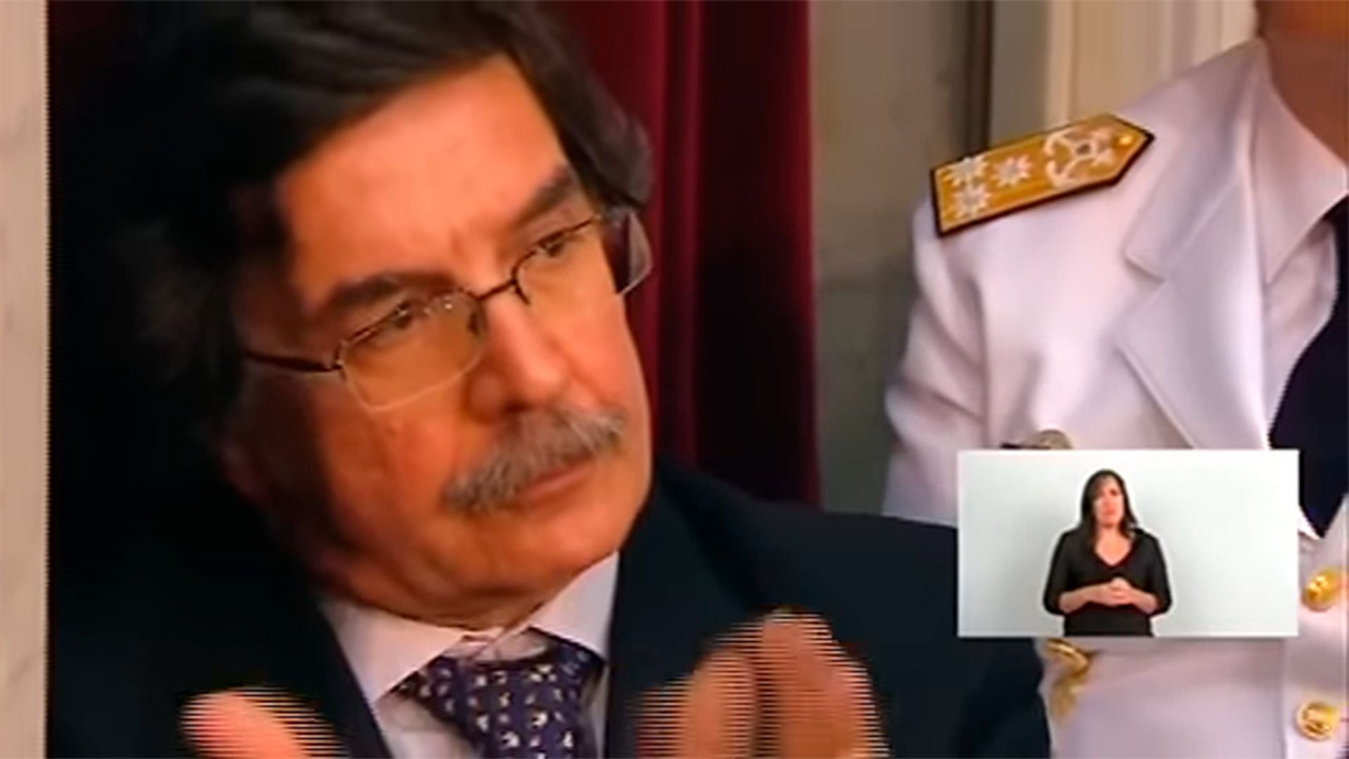 Alberto Sileoni aplaudiendo un discurso de Cristina Kirchner