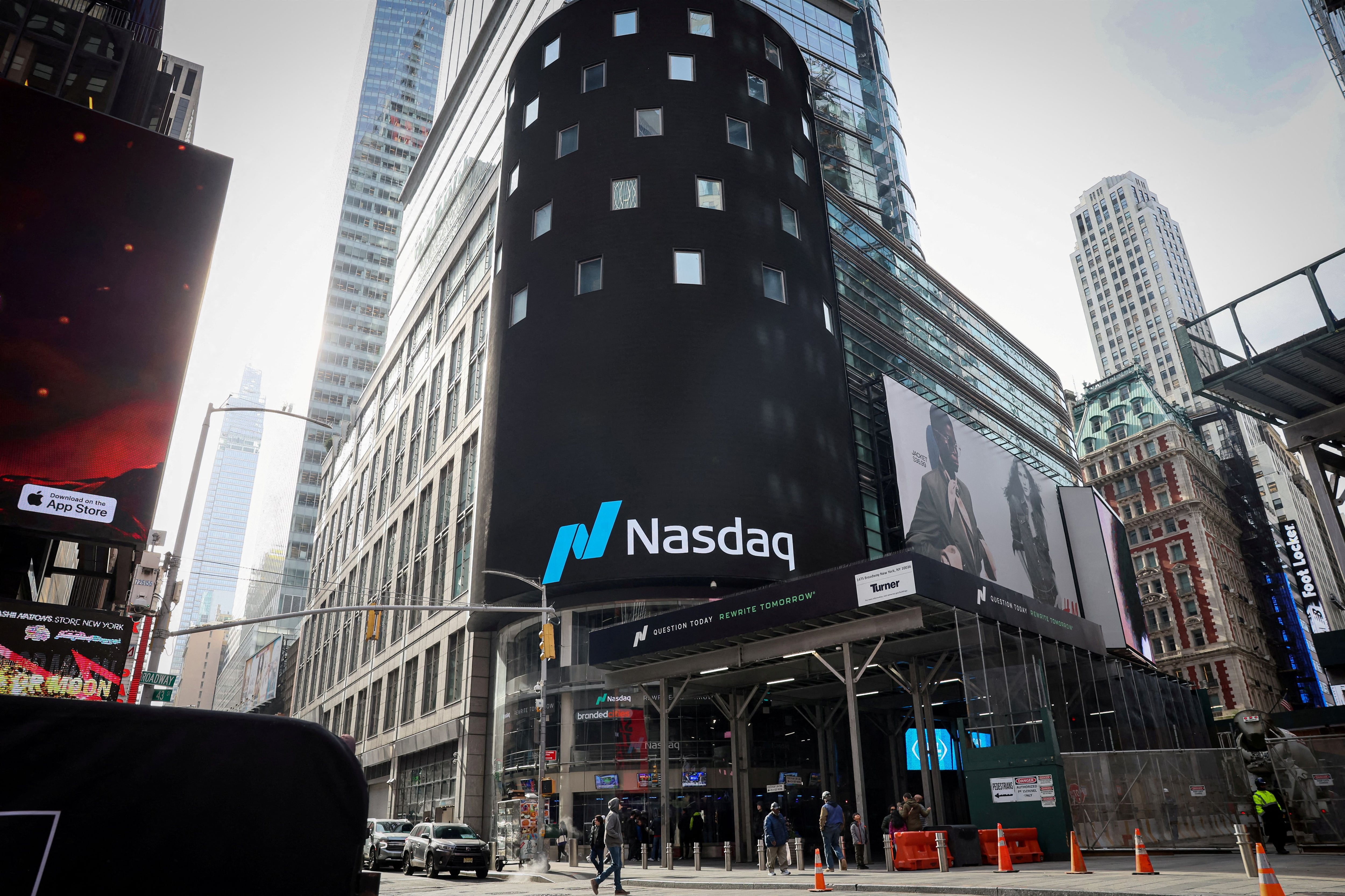 El ETF QQQ sigue el índice Nasdaq-100, compuesto por las mayores empresas no financieras que cotizan en el segmento tecnológico (Reuters)