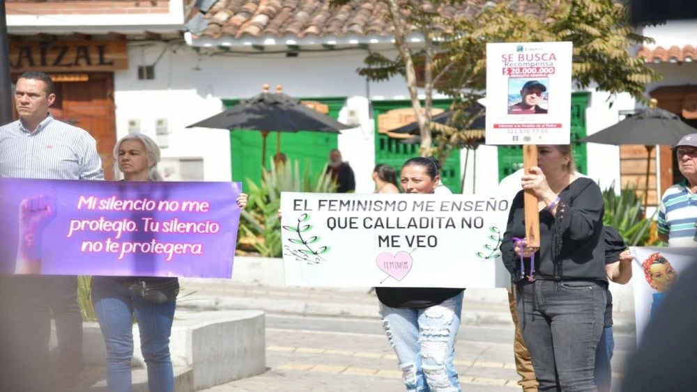 La trágica historia detrás de este lamentable suceso ha llevado a las autoridades a incrementar la recompensa por información que conduzca a la captura de Jorge Iván Mestra Henao, poniendo especial atención en el feminicidio - crédito Gobernación de Antioquia