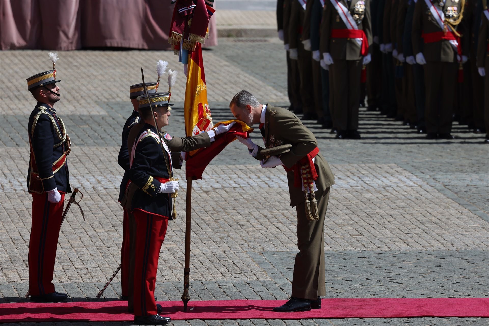 El Rey Felipe VI en el 40 aniversario de su jura de Bandera en el Ejército de Tierra en la Academia General Militar de Zaragoza (José Ruiz / Europa Press)