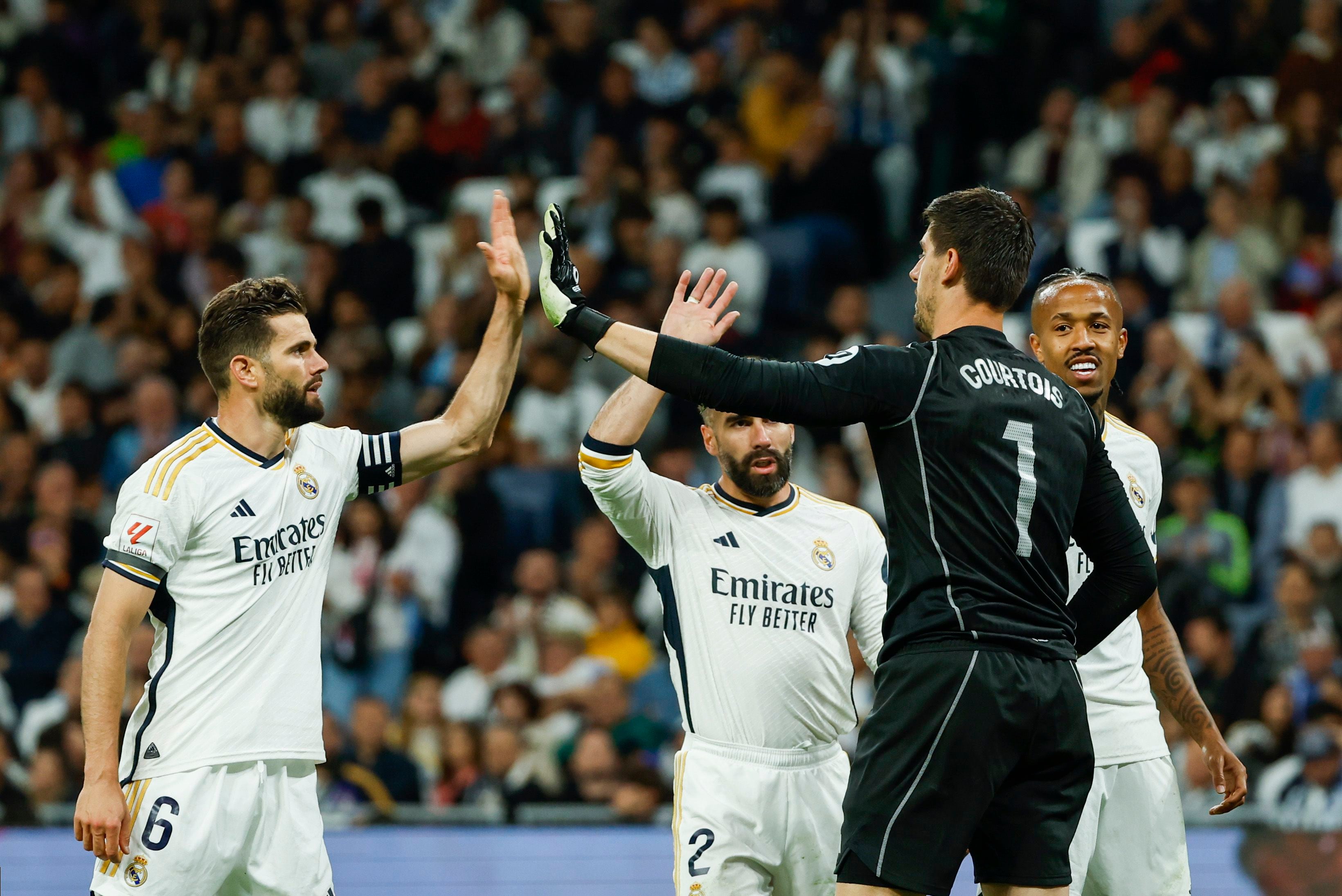 Los jugadores del Madrid celebran la victoria contra el Alavés (EFE/Mariscal)
