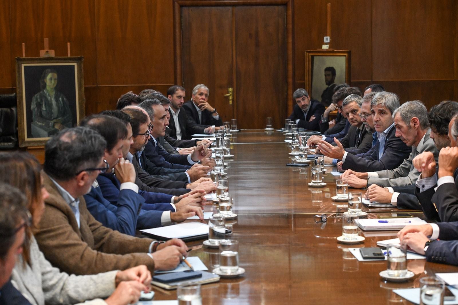 Luis Caputo reunión empresas de energía