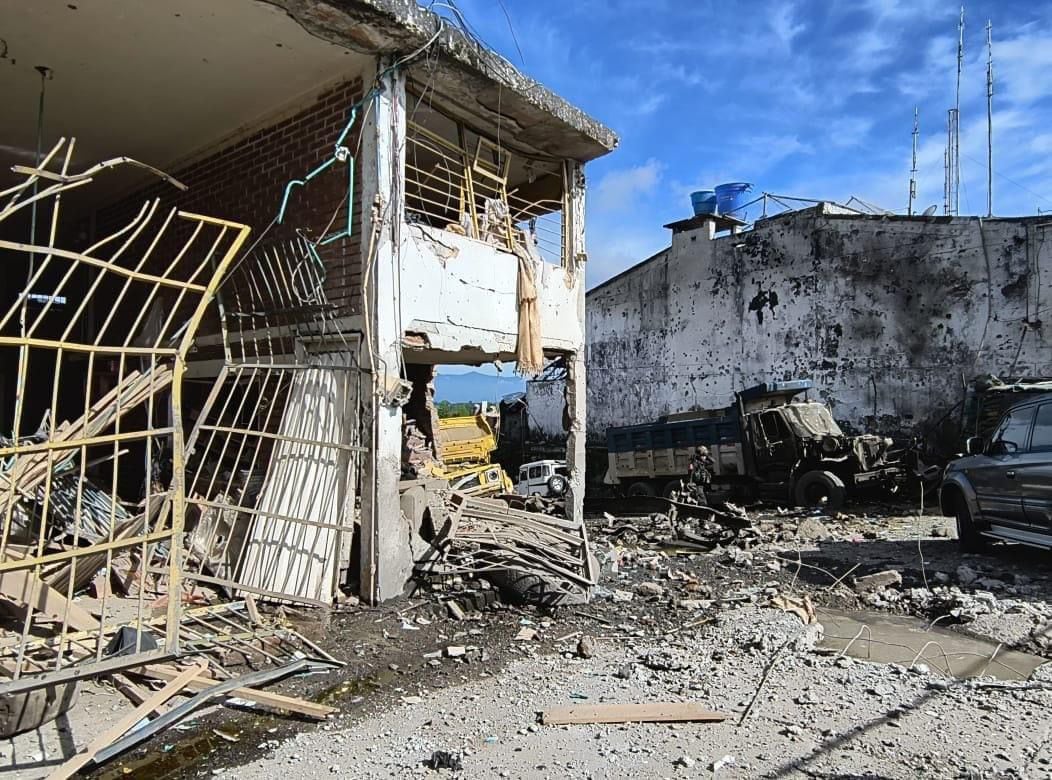 Así quedó la estación de Policía de Morales, Cauca, tras el ataque armado de las disidencias de las Farc