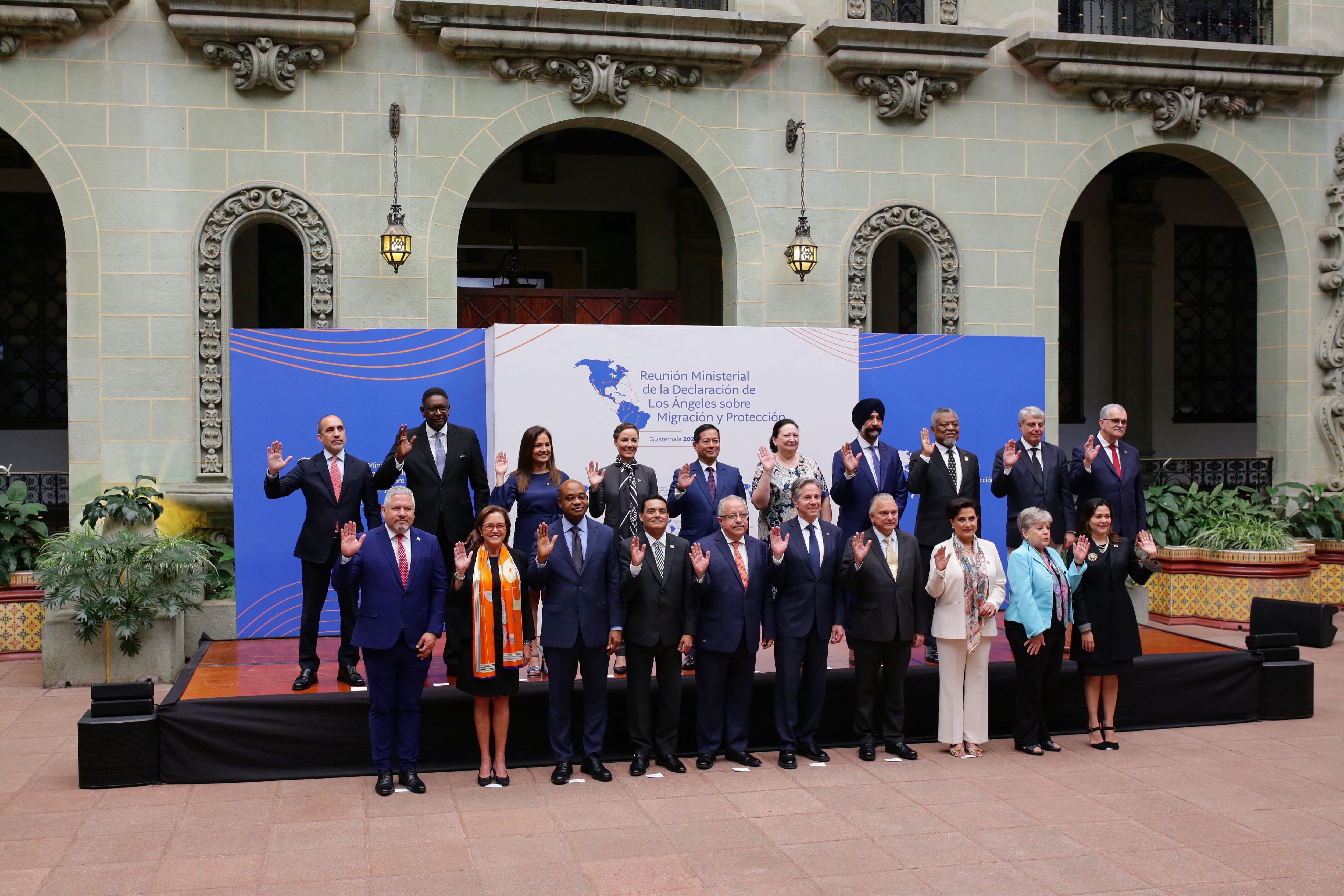 Los representantes de las naciones se tomaron una foto  conmemorativa del evento. Foto: REUTERS/Josue Decavele