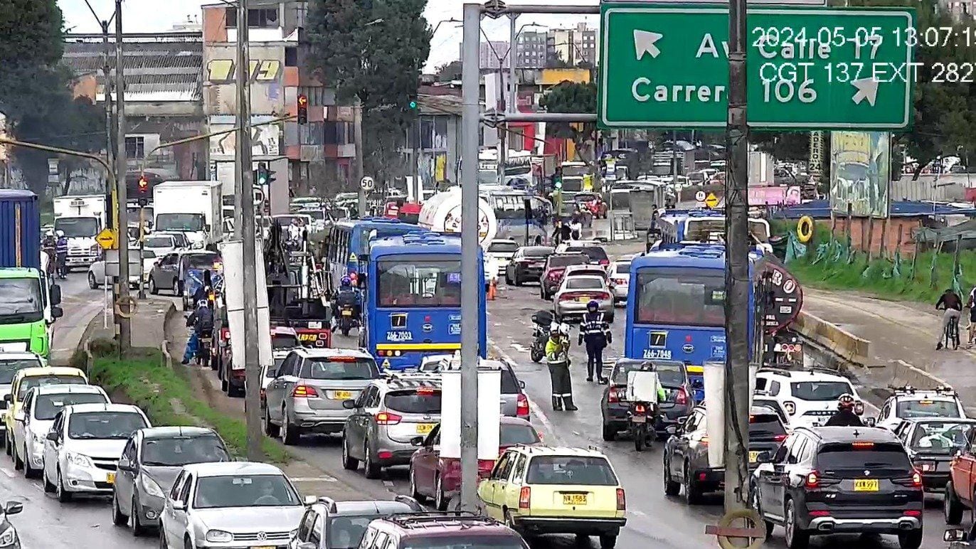 La situación mantiene colapsada una de las entradas a la capital colombiana - crédito Bogotá Tránsito