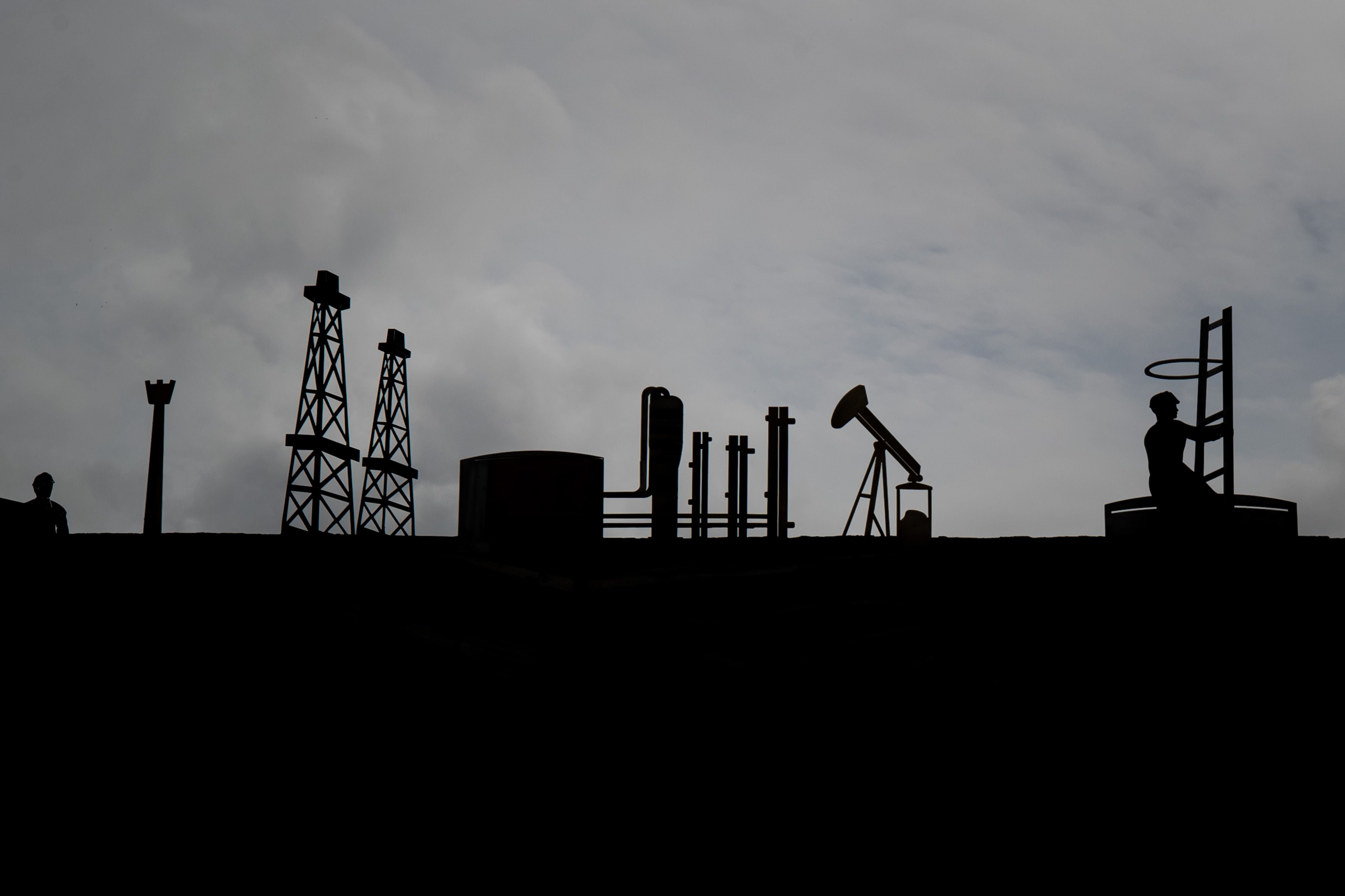 El Departamento del Tesoro puso fecha límite el 31 de mayo para el cese de la explotación de petróleo por parte de compañías extranjeras en el país (EFE)