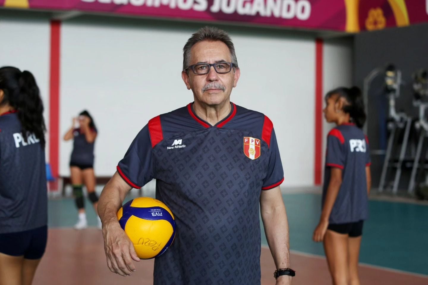 Antonio Rizola es el 'head coach' de la sub 17 de cara al Mundial de vóley de la categoría.