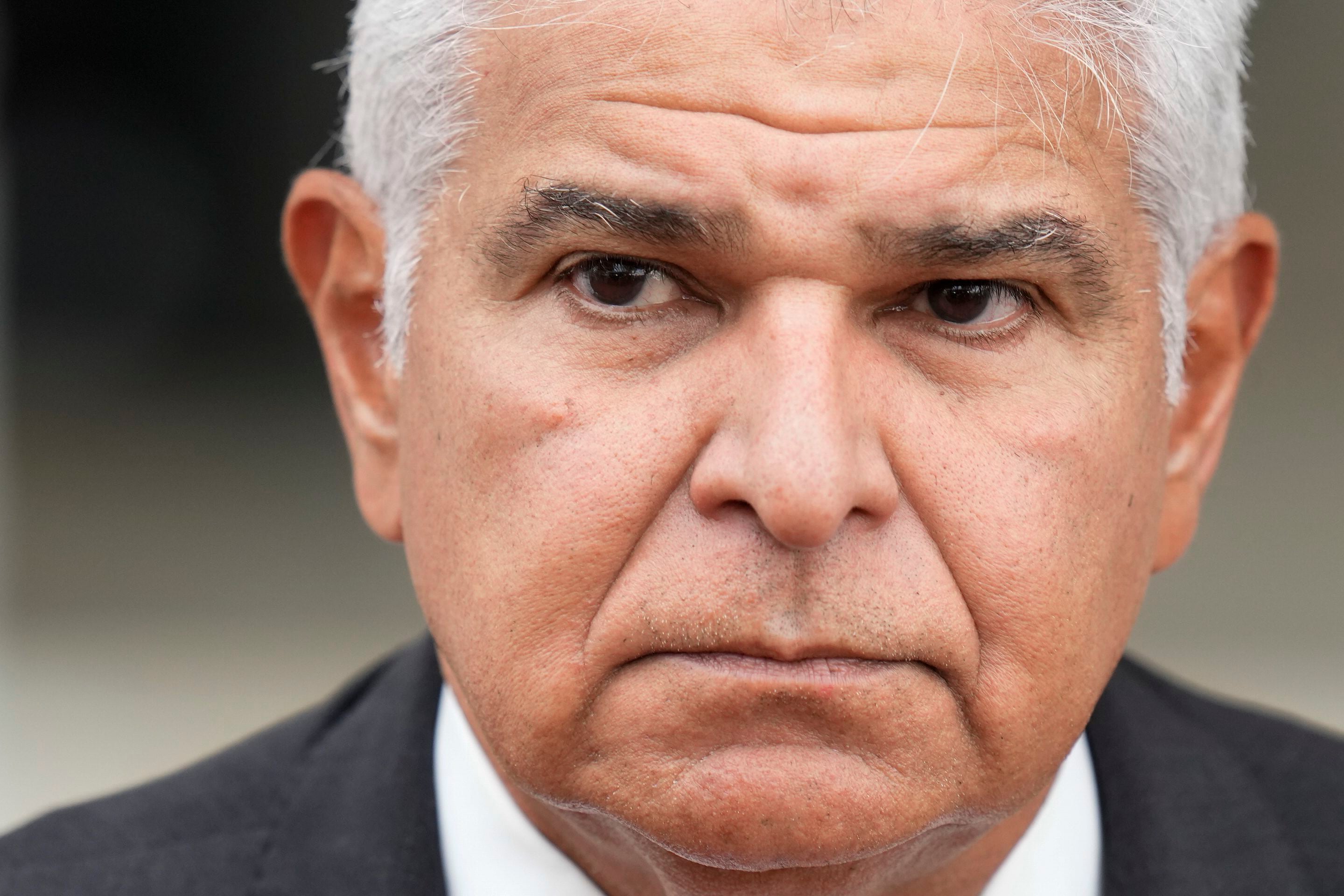 El presidente electo de Panamá, José Raúl Mulino, en un encuentro con la prensa tras un acto en el palacio presidencial en Ciudad de Panamá, el martes 7 de mayo de 2024. (AP Foto/Matías Delacroix)