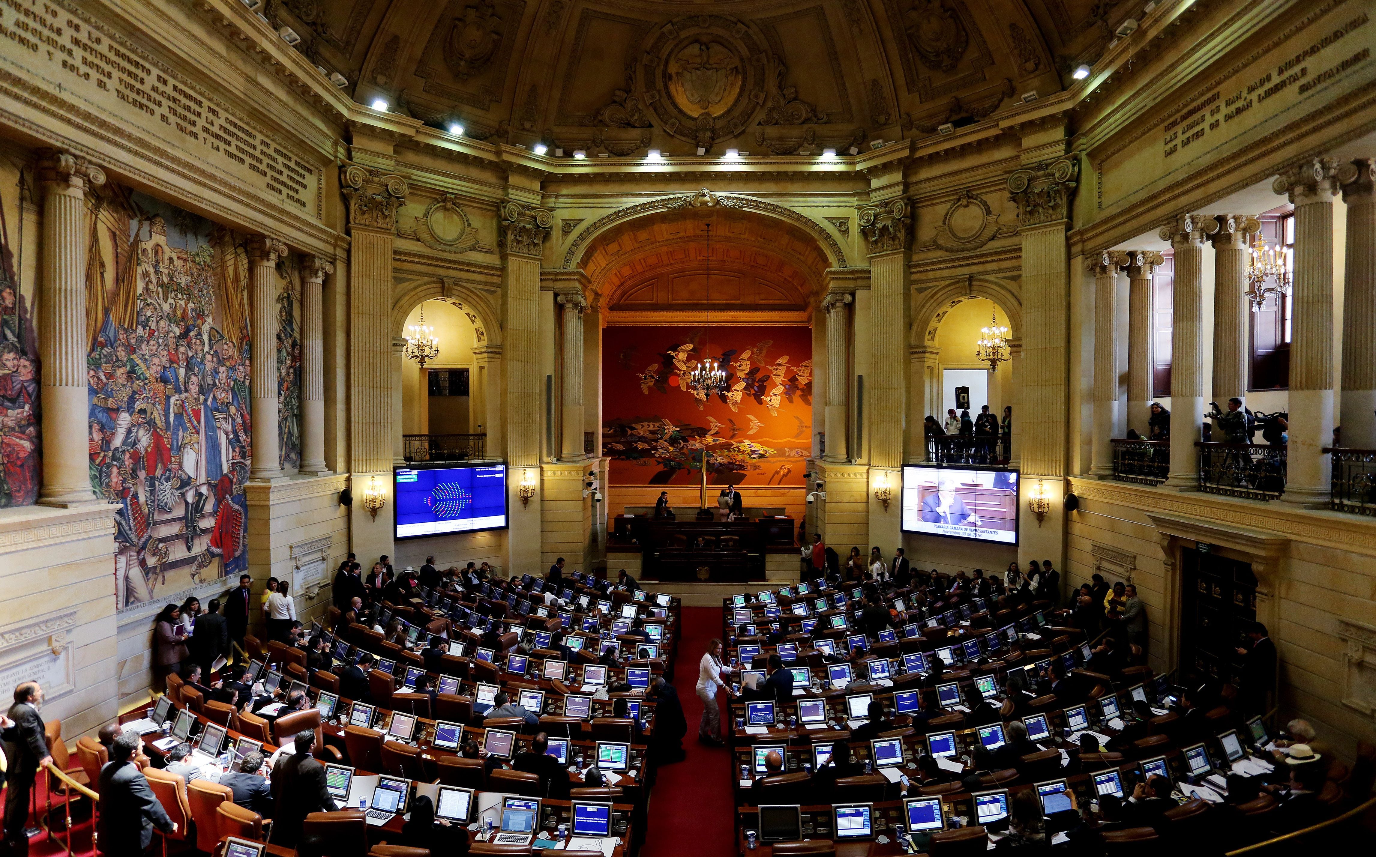 El proyecto de ley cuenta con el apoyo de congresistas del Pacto Histórico, Centro Democrático, Partido Liberal, entre otros - crédito Leonardo Muñoz/EFE
