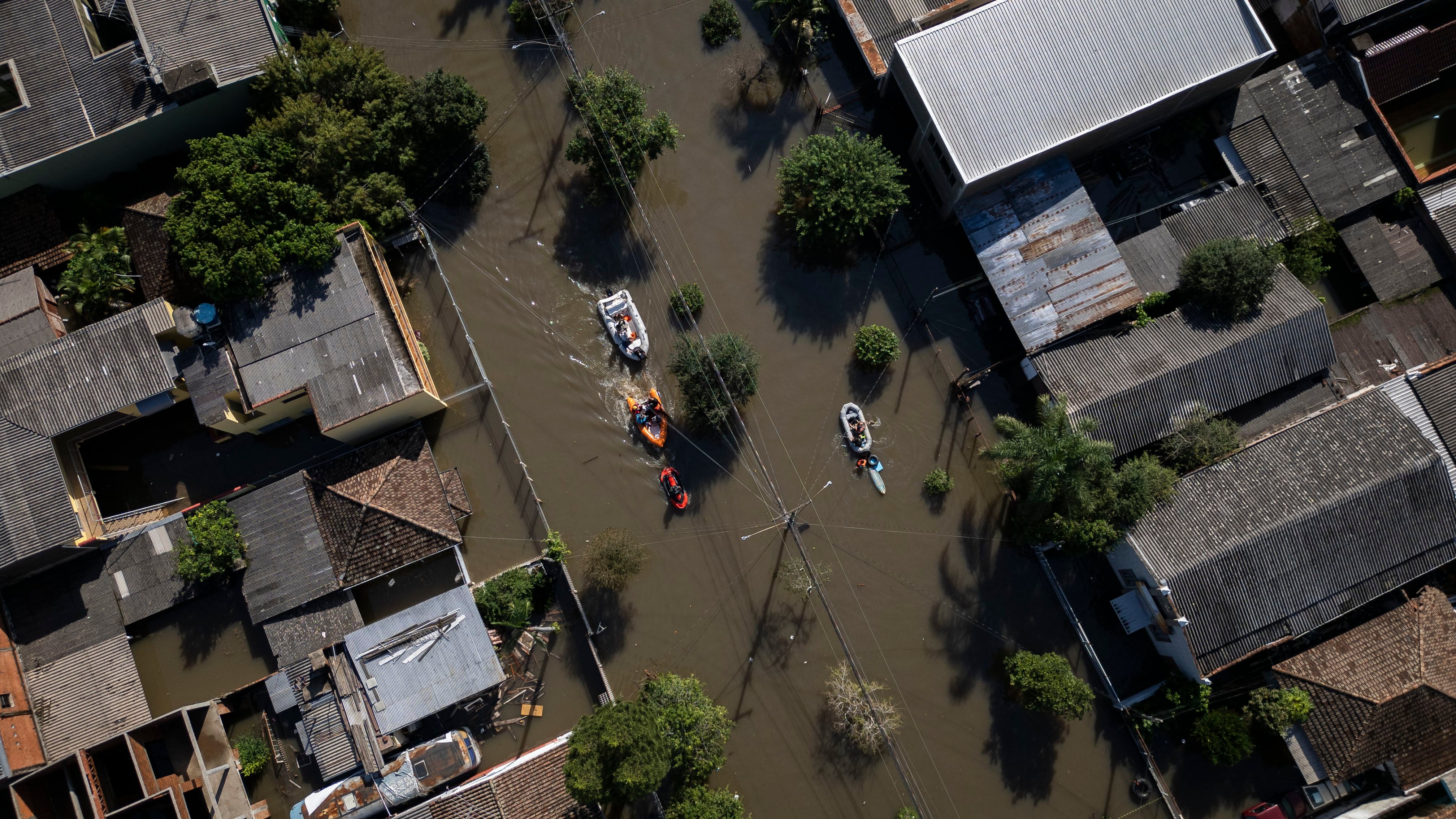 Rio Grande do Sul experimenta las peores inundaciones de su historia, dejando vastas áreas de la capital estatal, Porto Alegre, y otras ciudades bajo el agua. 
