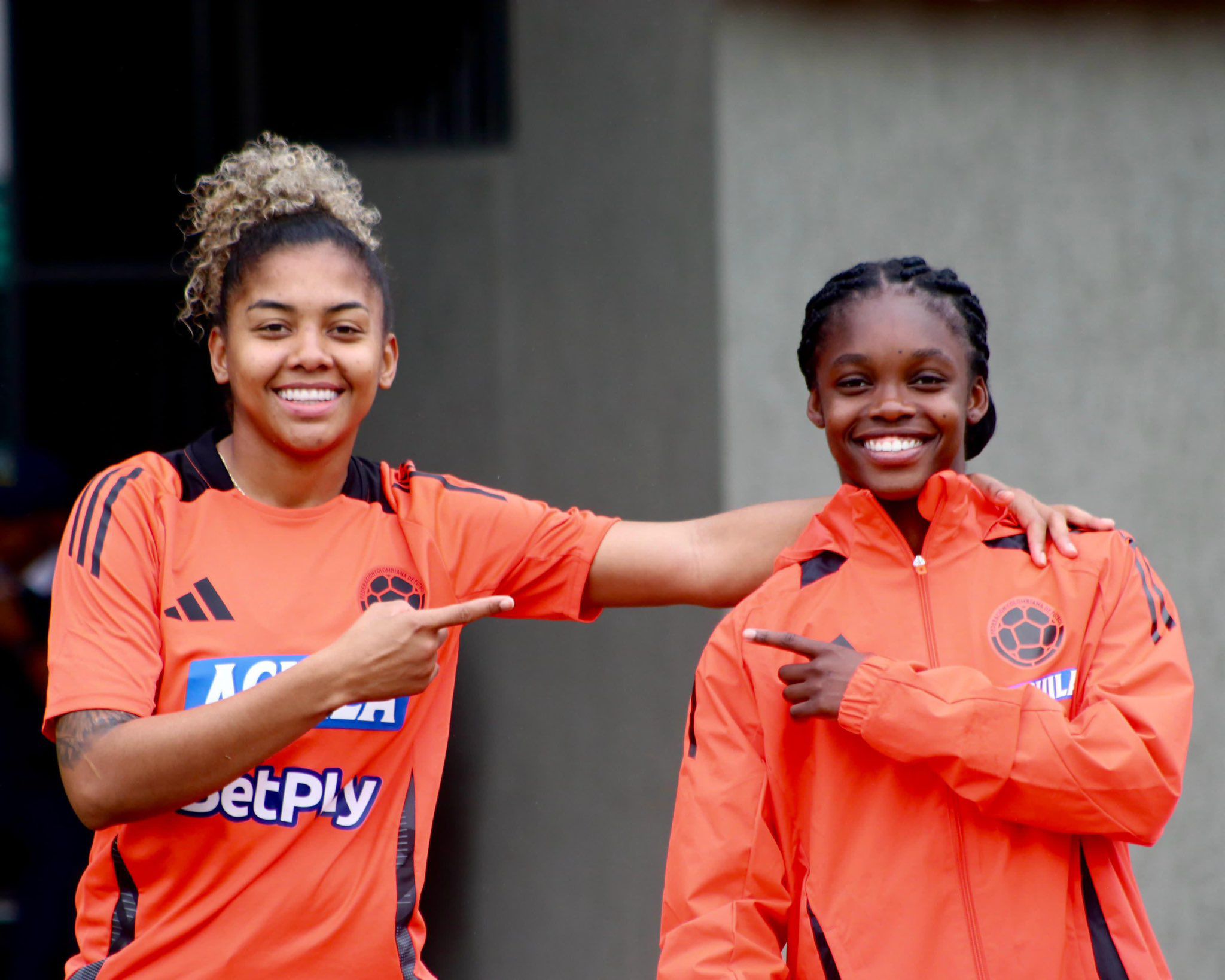 Linda Caicedo y Jorelyn Carabalí son dos de las jugadoras que actualmente militan en el fútbol europeo - crédito FCF