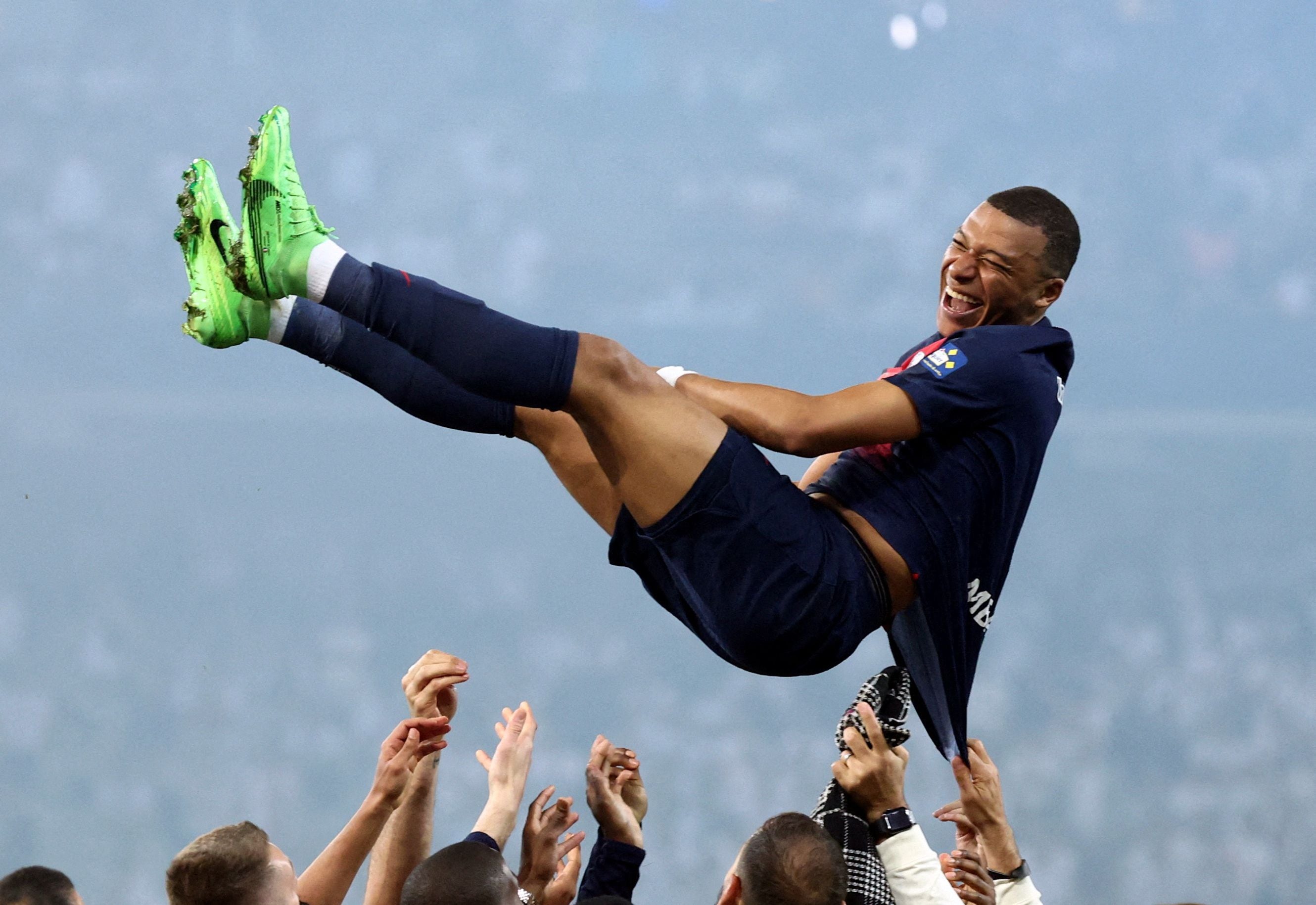 El delantero francés celebró con el resto de sus compañeros el título en la Copa de Francia (REUTERS/Catherine Steenkeste)