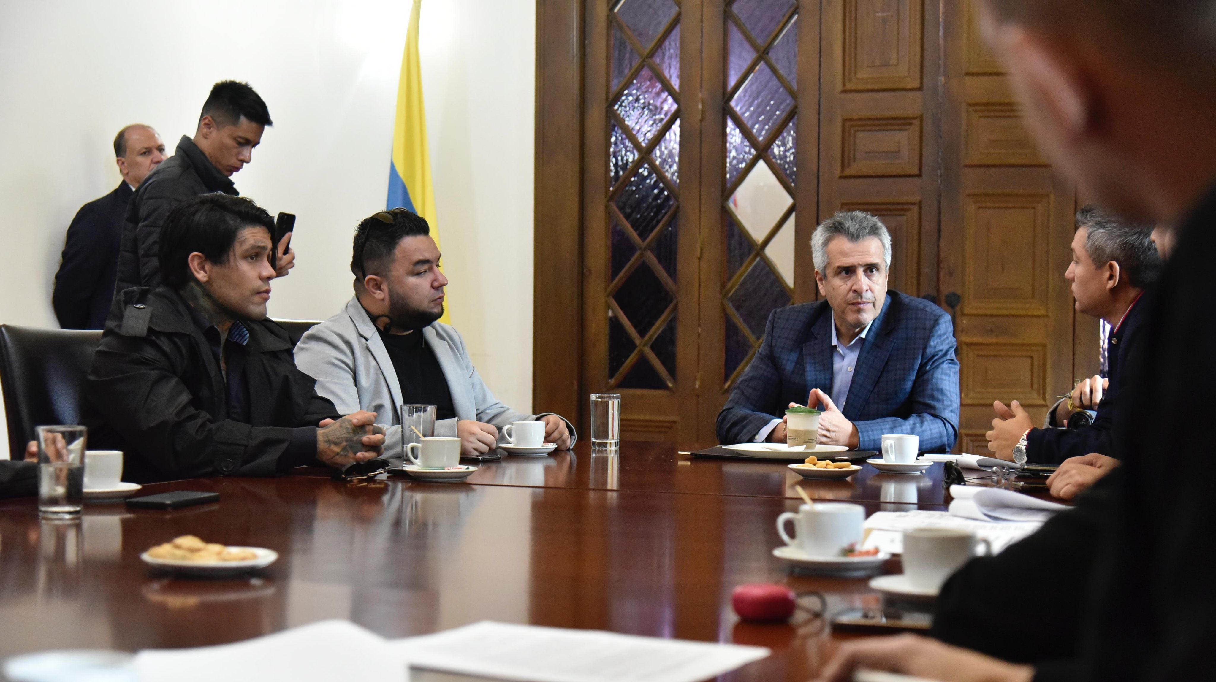Ministro Luis Fernando Velasco se reunió con Yeferson Cossio para hablar de la actividad de los influencers en Colombia - crédito @MinInterior