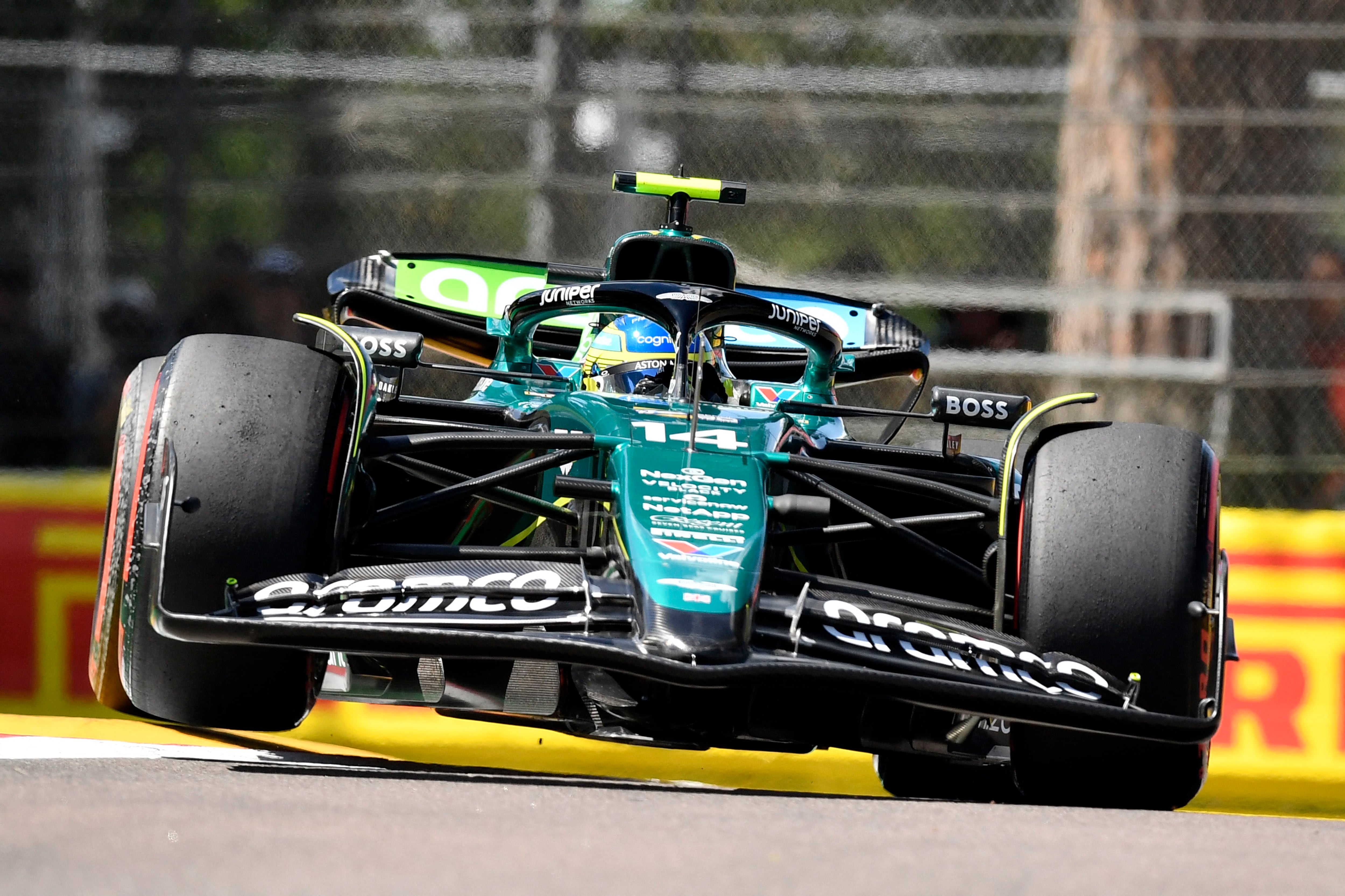 Alonso en los libres de Imola (REUTERS/Massimo Pinca)