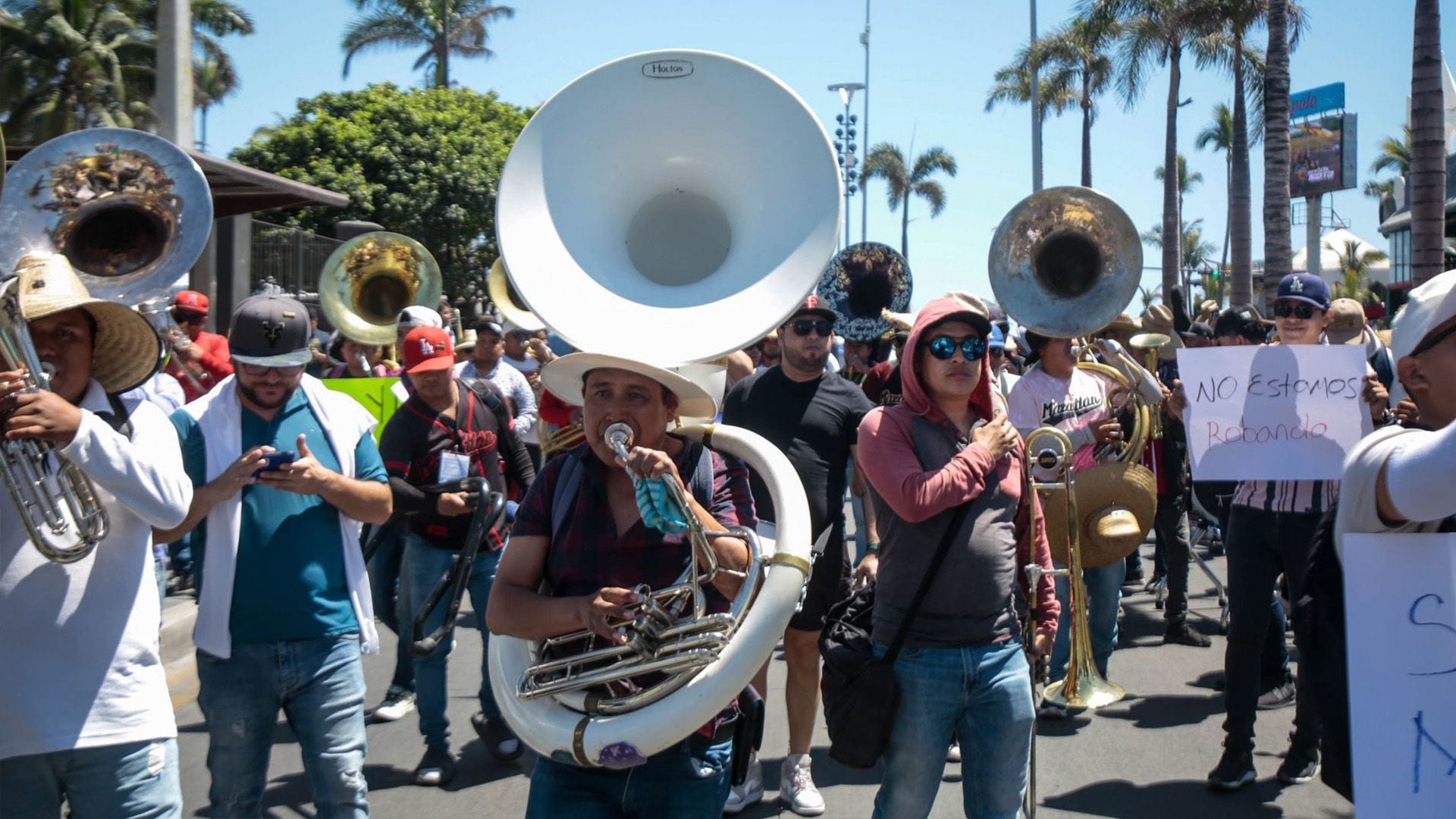 Luego de una serie de protestas, los mùsicos lograron seguir tocando en sitios públicos del destino turìstico