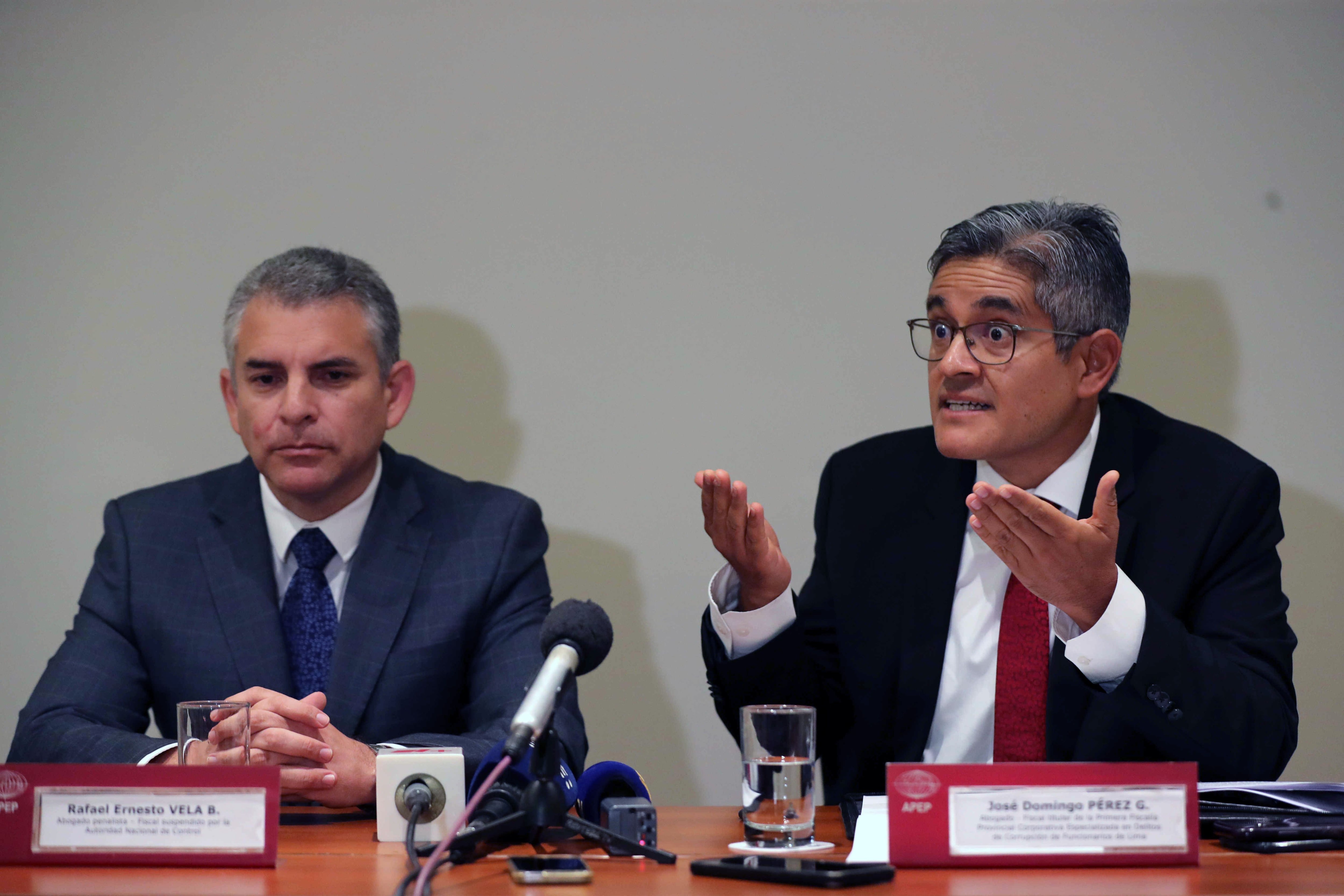 José Domingo Pérez y Rafael Vela en conferencia de prensa. | EFE/Paolo Aguilar
