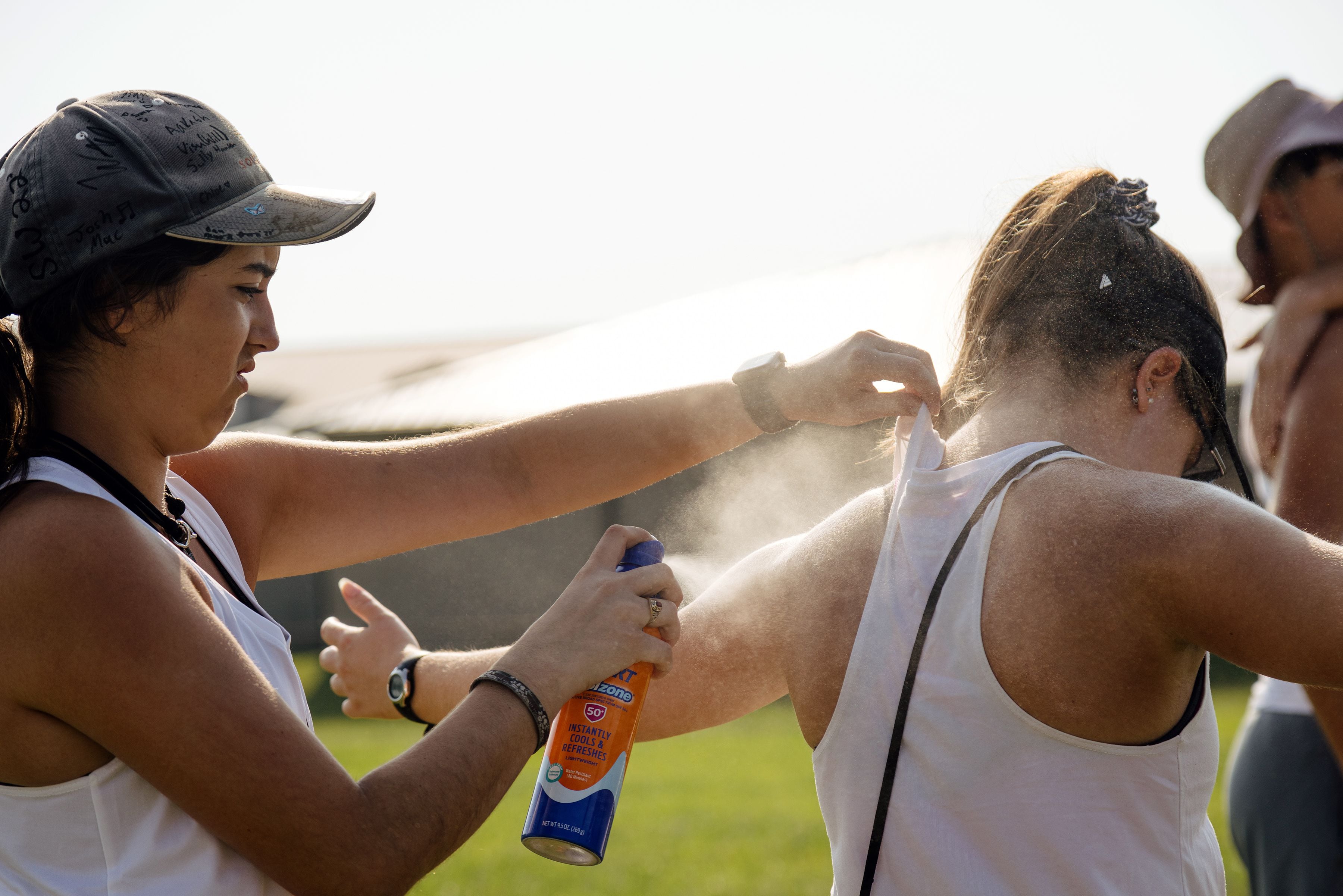 Según los expertos, la generación Z es especialmente susceptible a la desinformación sobre la protección solar y el cáncer de piel  (Bryan Tarnowski/ The New York Times)