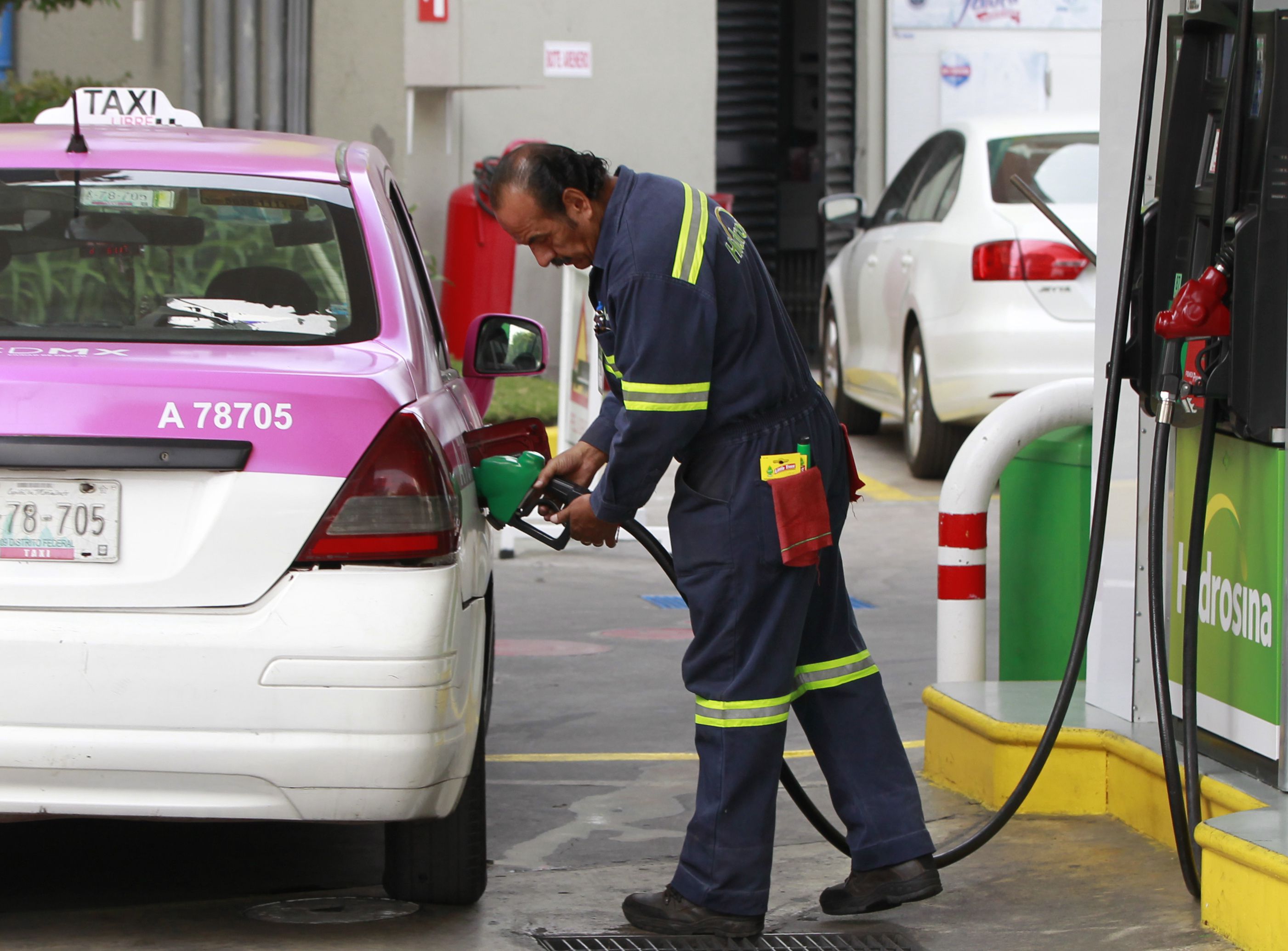 Mantente actualizado sobre los precios de la gasolina. (EFE/Mario Guzmán)