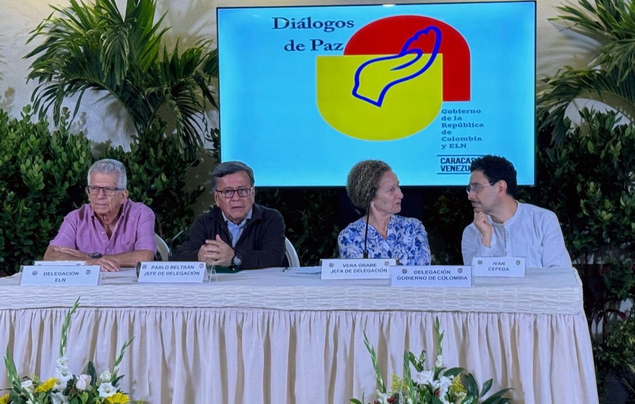 Las delegaciones de paz del Gobierno de Colombia y el ELN firmaron en Caracas el Acuerdo de Participación de la sociedad en el proceso