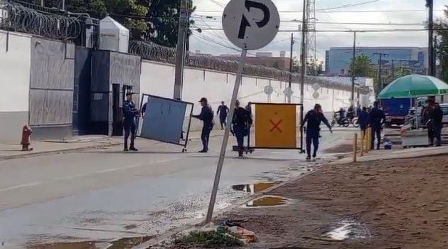 Se mantiene bloqueada la vía aledaña al centro penitenciario - crédito @BogotaTransito/X