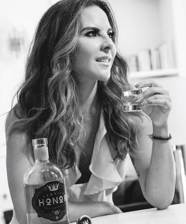 Desde la pantalla a la destilería: Cómo "La Reina del Sur" inspiró a Kate del Castillo a emprender en el mundo del tequila