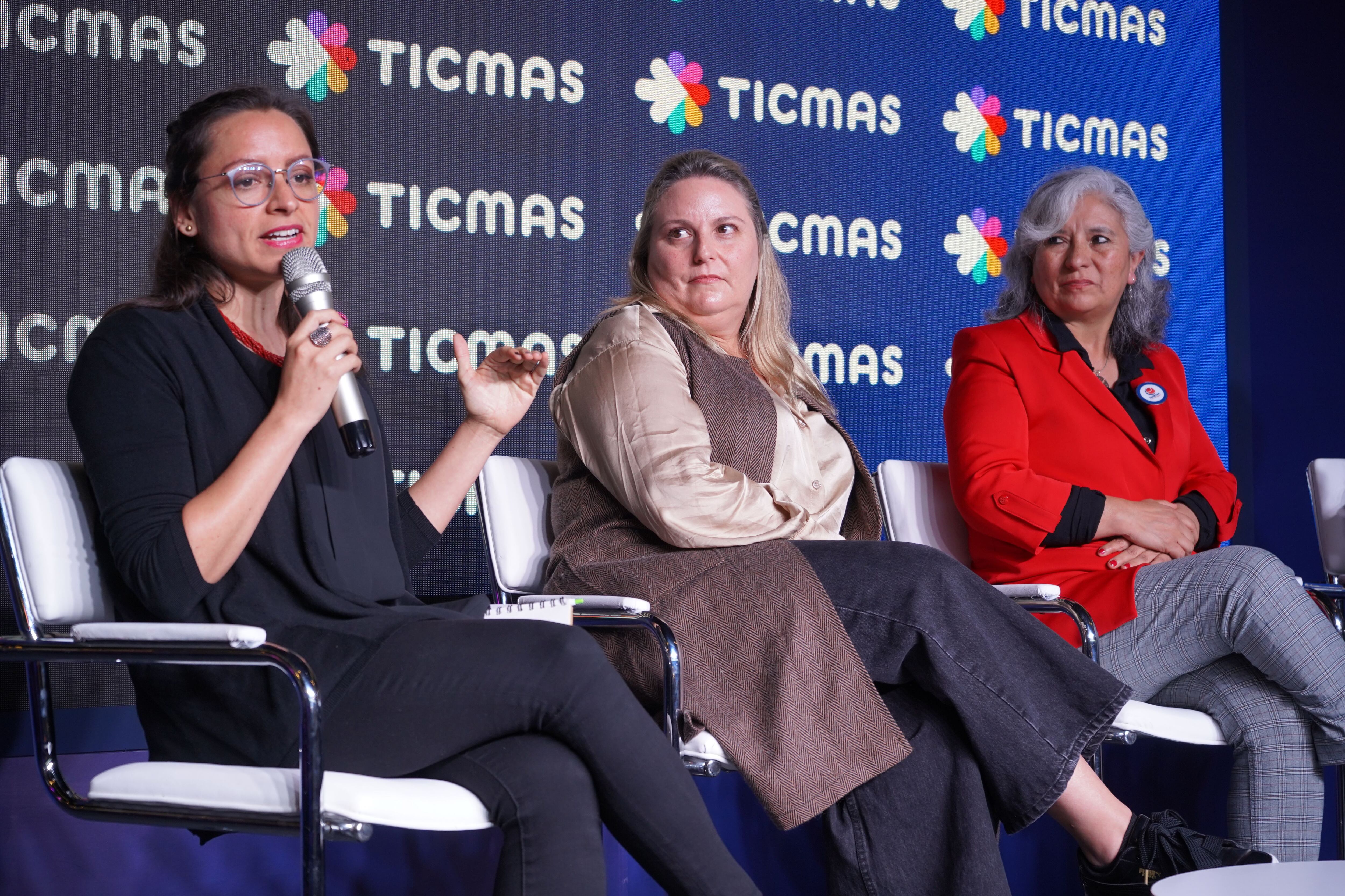 Laura Segura Guzmán, Rosario Jiménez Llosa y Viviana Suárez   conversaron con Ticmas en la FIL de Buenos Aires