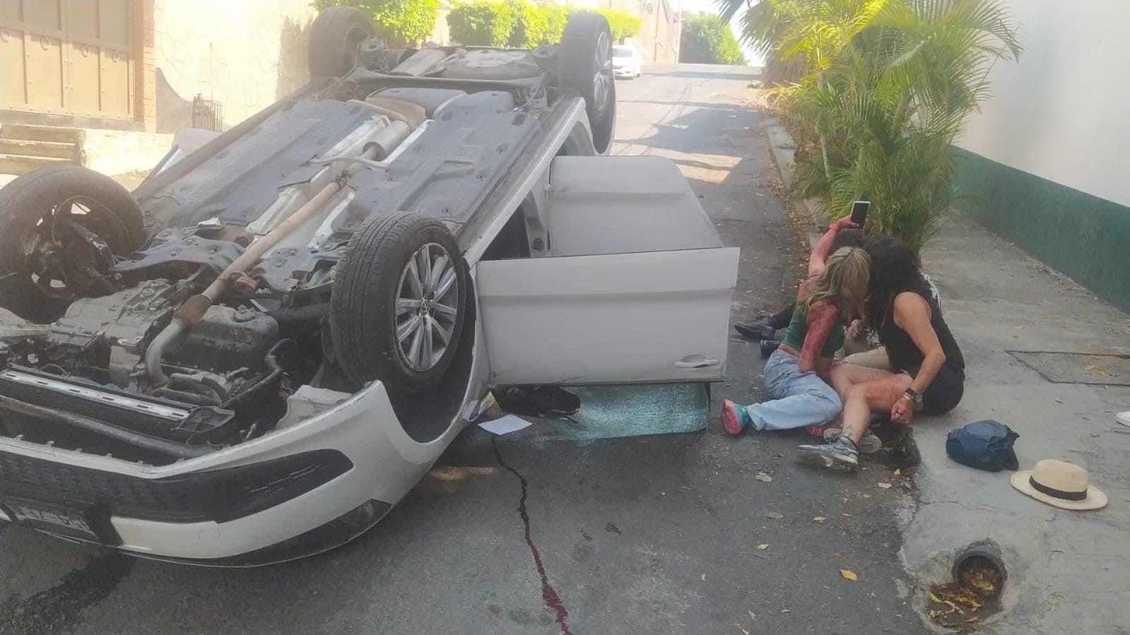 Mujeres se toman selfie en accidente de Cuernavaca