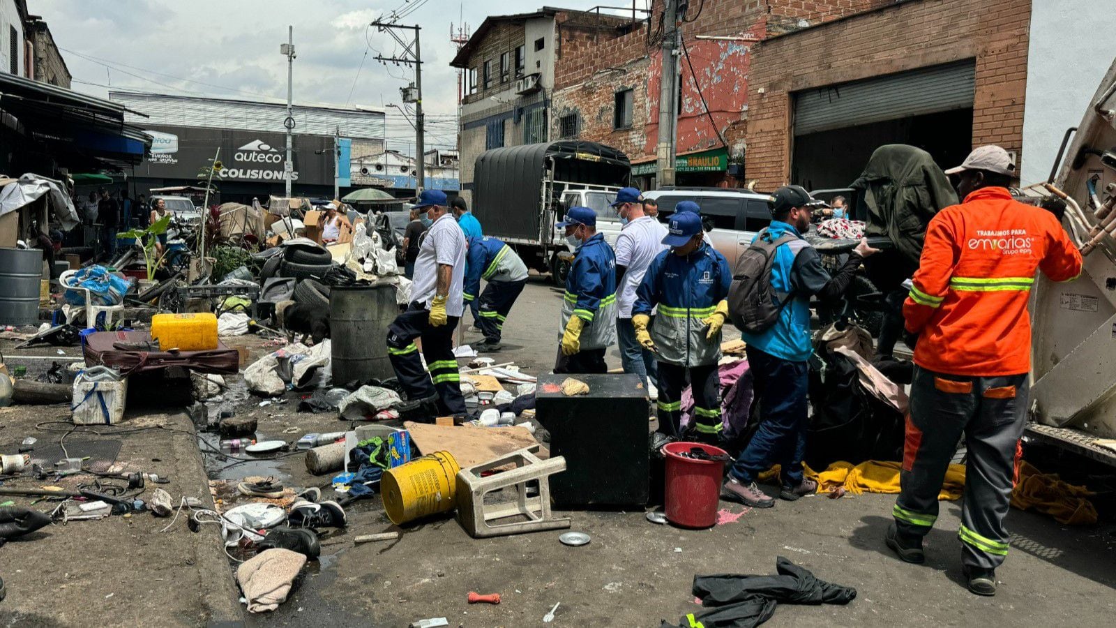 Autoridades de Medellín realizaron un operativo para desmontar cambuches