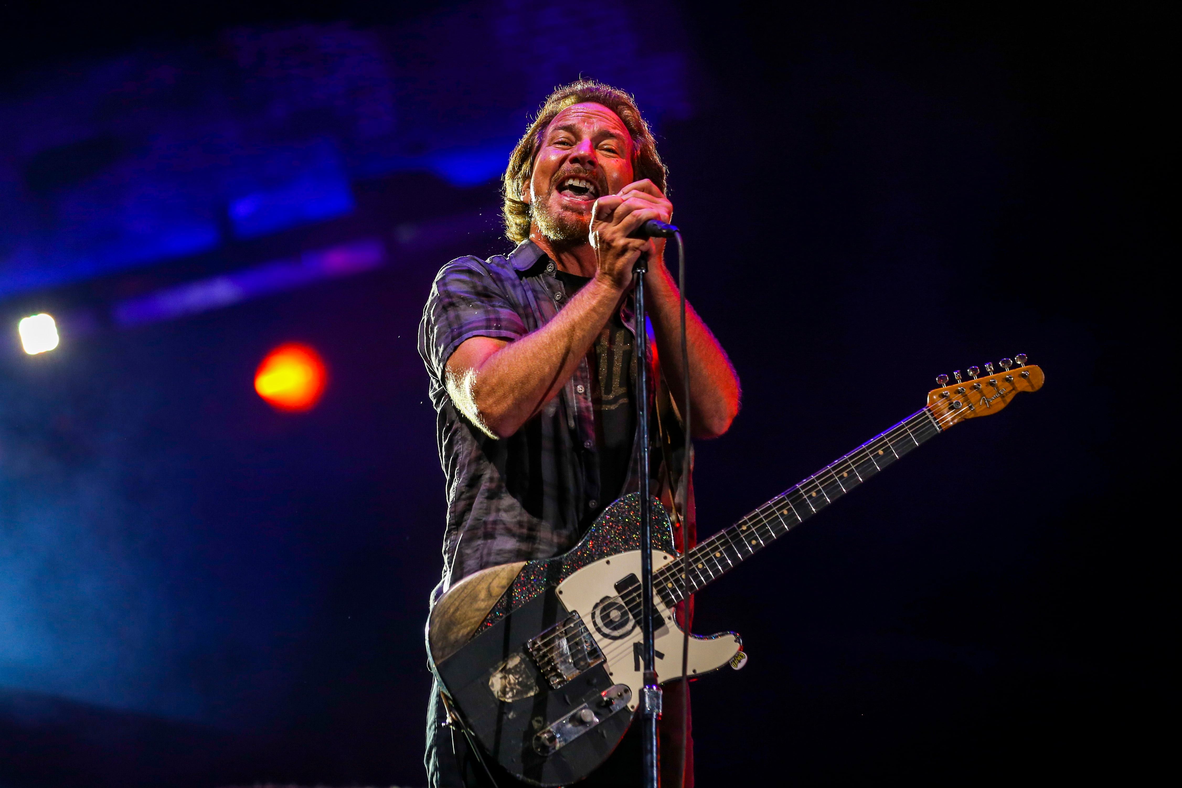 Pearl Jam interpretó 25 canciones en su concierto de Vancouver, incluyendo siete temas de su duodécimo álbum "Dark Matter" por primera vez en vivo. (Créditos: EFE/EPA/JOSE SENA GOULAO)
