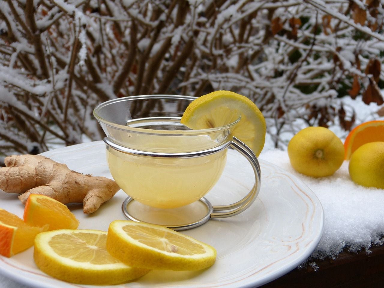 Descubre cómo una simple taza de té verde con limón puede ser la clave para mejorar tu bienestar diario. Más que una bebida refrescante, esta combinación ofrece una serie de beneficios asombrosos para la salud.
