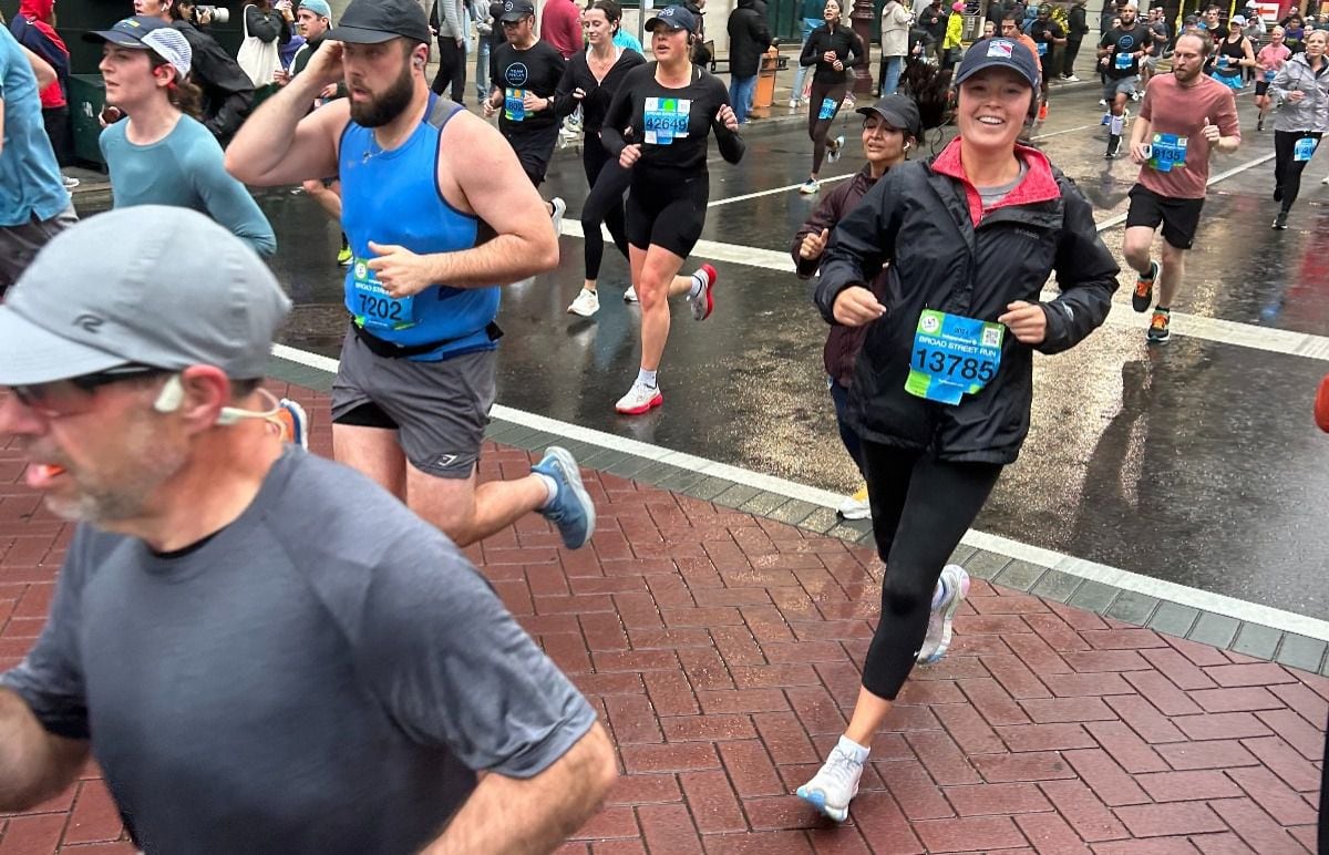 El 5 de mayo Keri Cronin compitió en la Independence Blue Cross Broad Street Run en Filadelfia. (Cortesía de Keri Cronin)